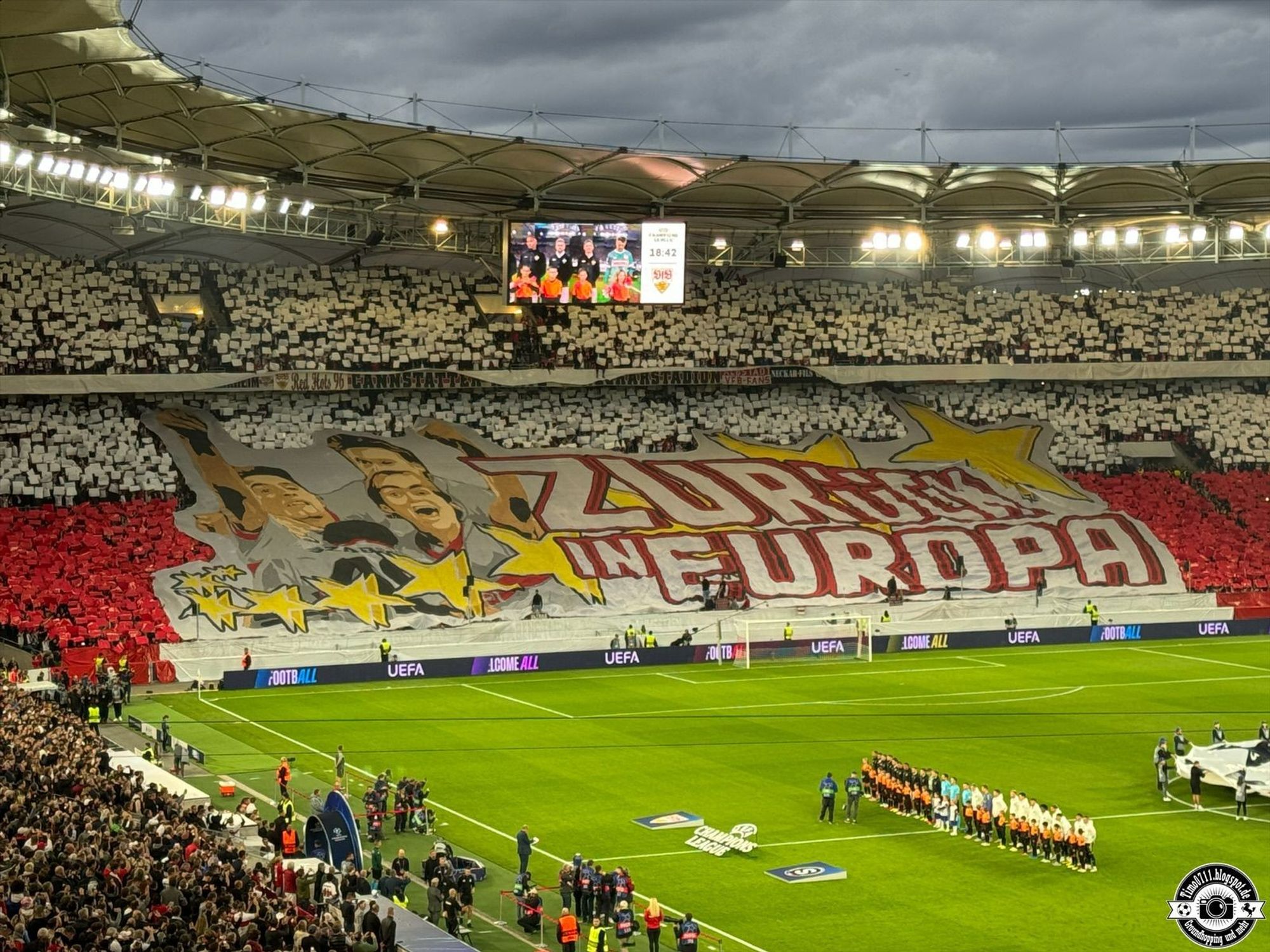 „Zurück in Europa“-Choreografie in der Cannstatter Kurve.