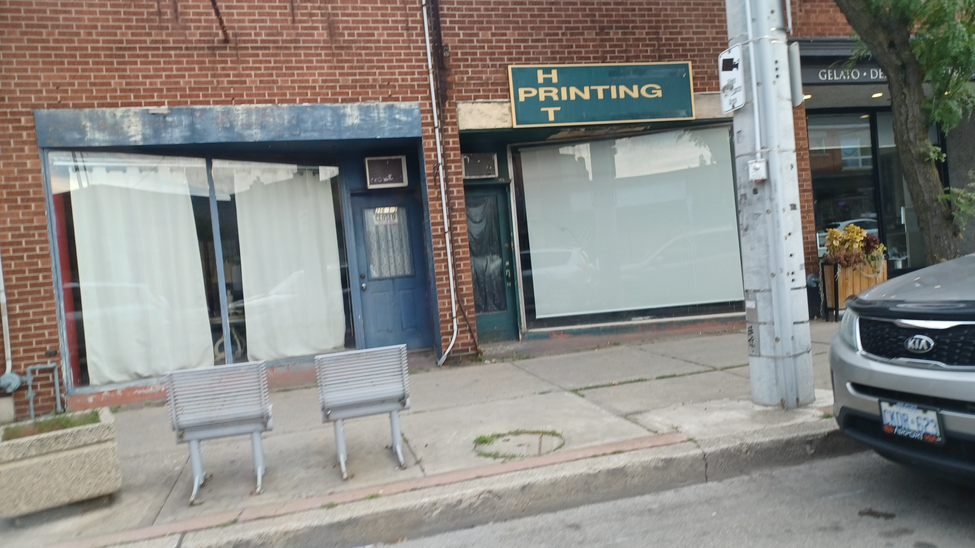 A shop called "HRT Printing"