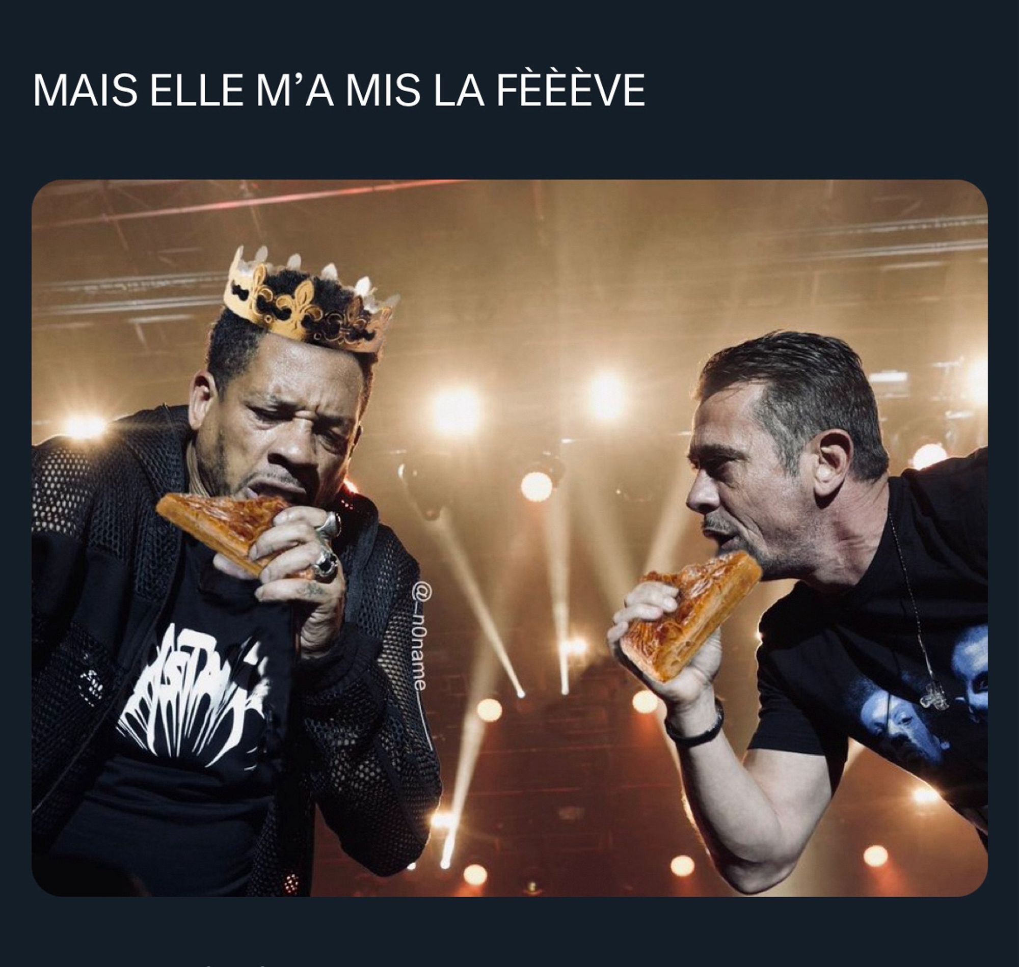 Joey Starr et Kool Shen partageant amicalement une galette des rois.
MAIS ELLE M’A MIS LA FÈÈÈÈVE