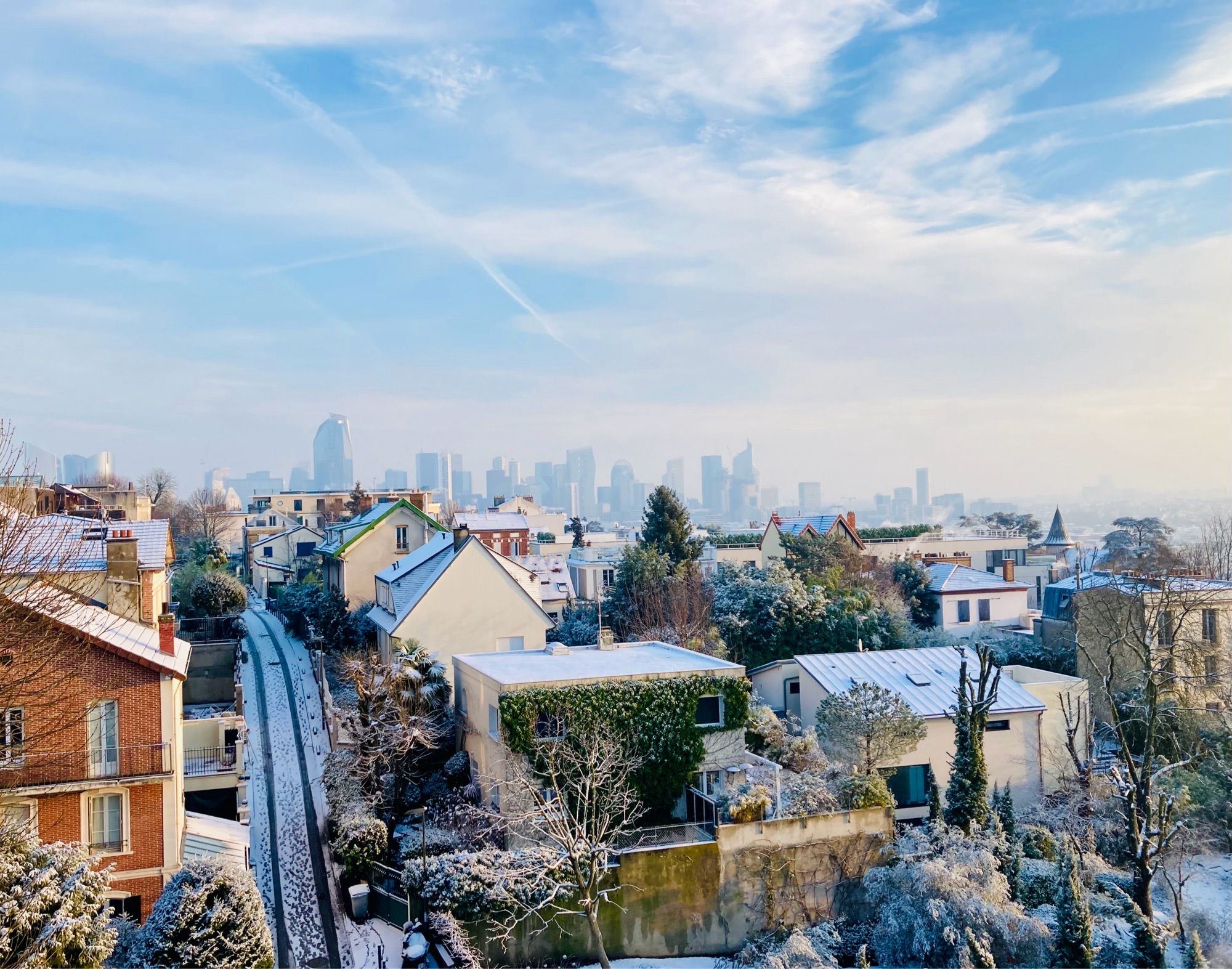 Vu sur les maisons enneigées