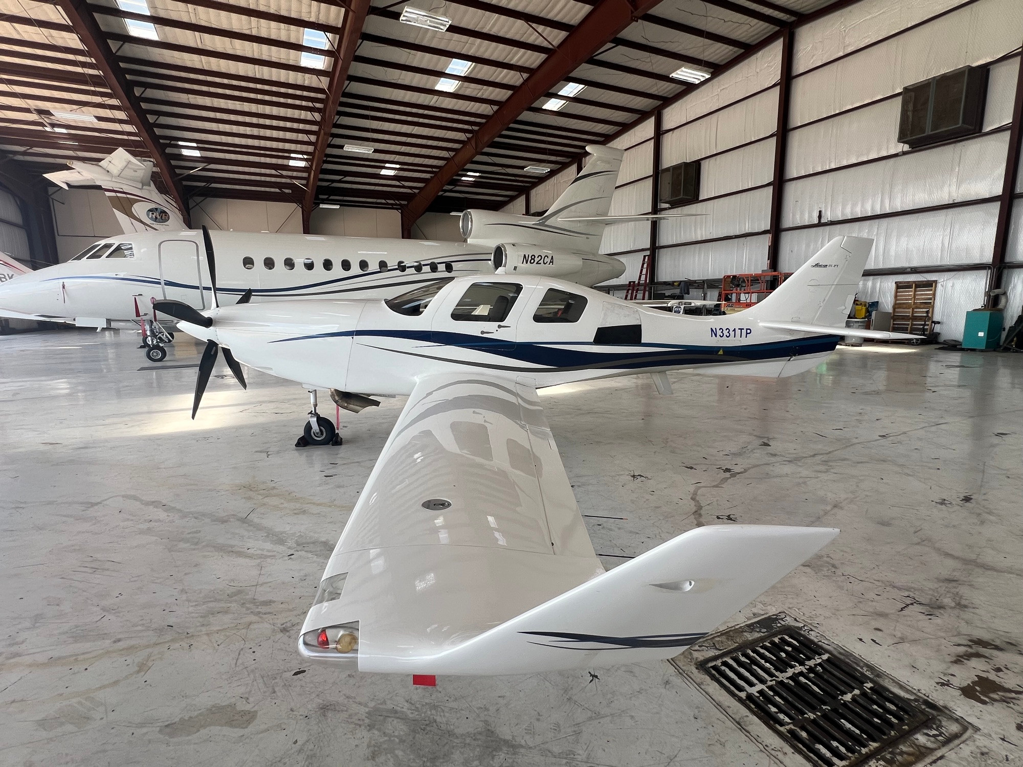 Side view of the whole airplane. Other notable features are its winglets, its much longer nose, and the generally compact size