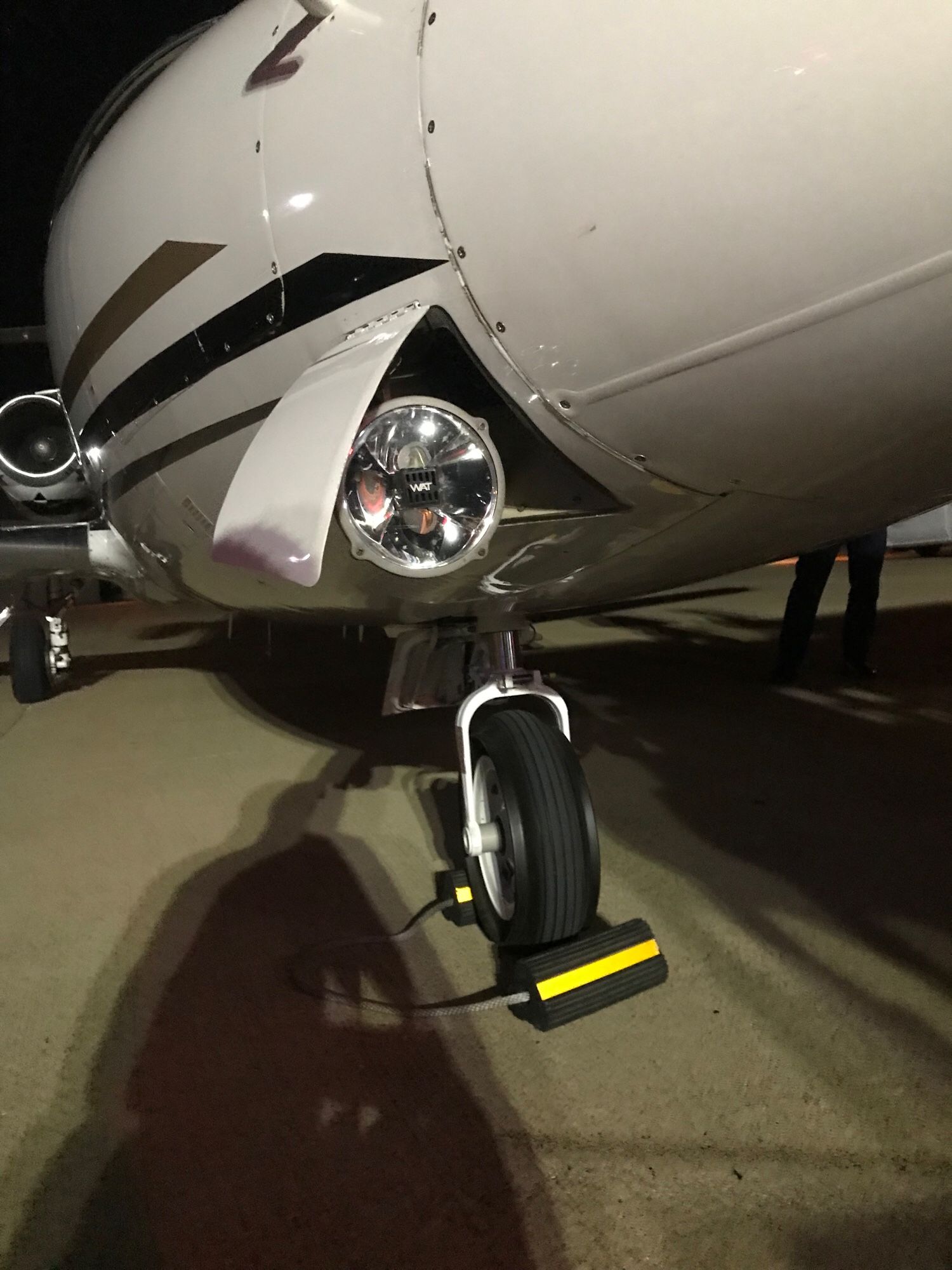 A Beechjet business jets front pop-out landing light