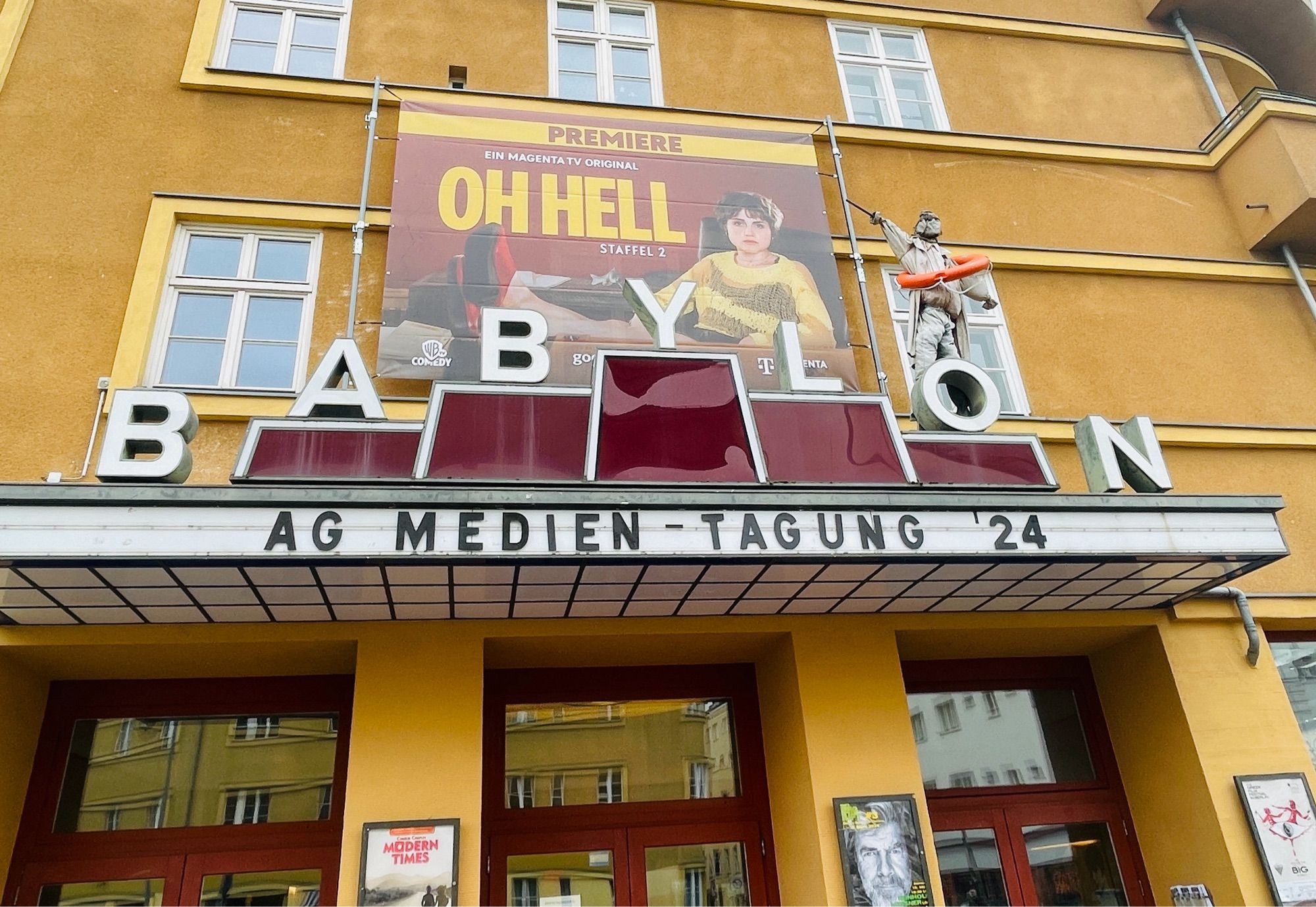 Schriftzug AG Medien Tagung 2024 am Kino Babylon in Berlin