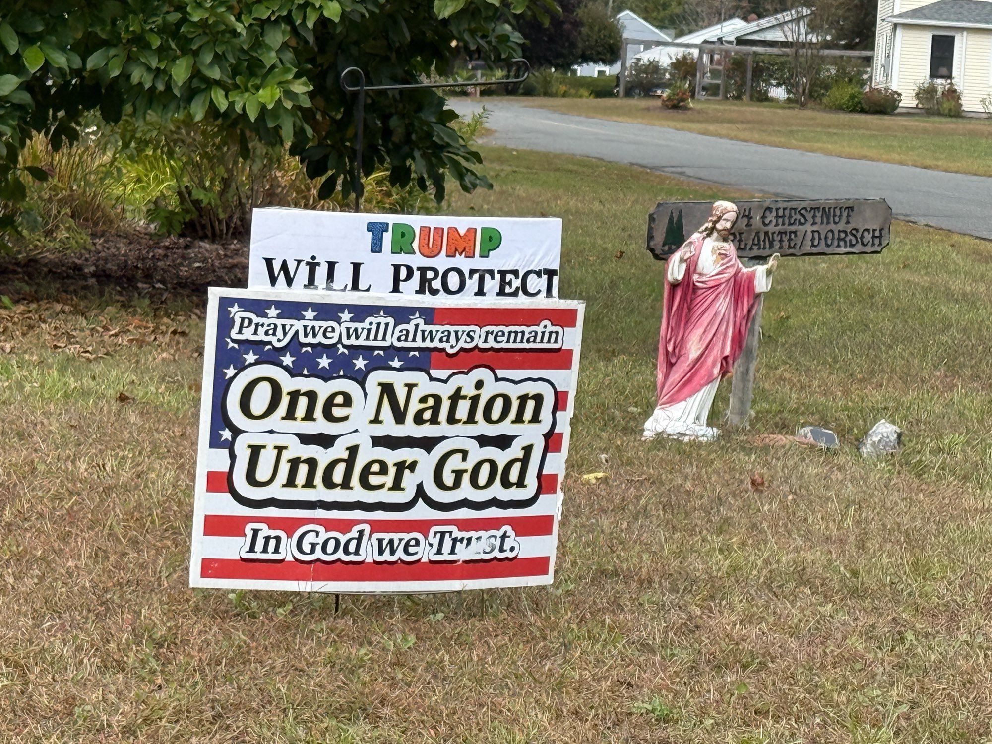 Sign at retired priest’s house promoting Drumpf.