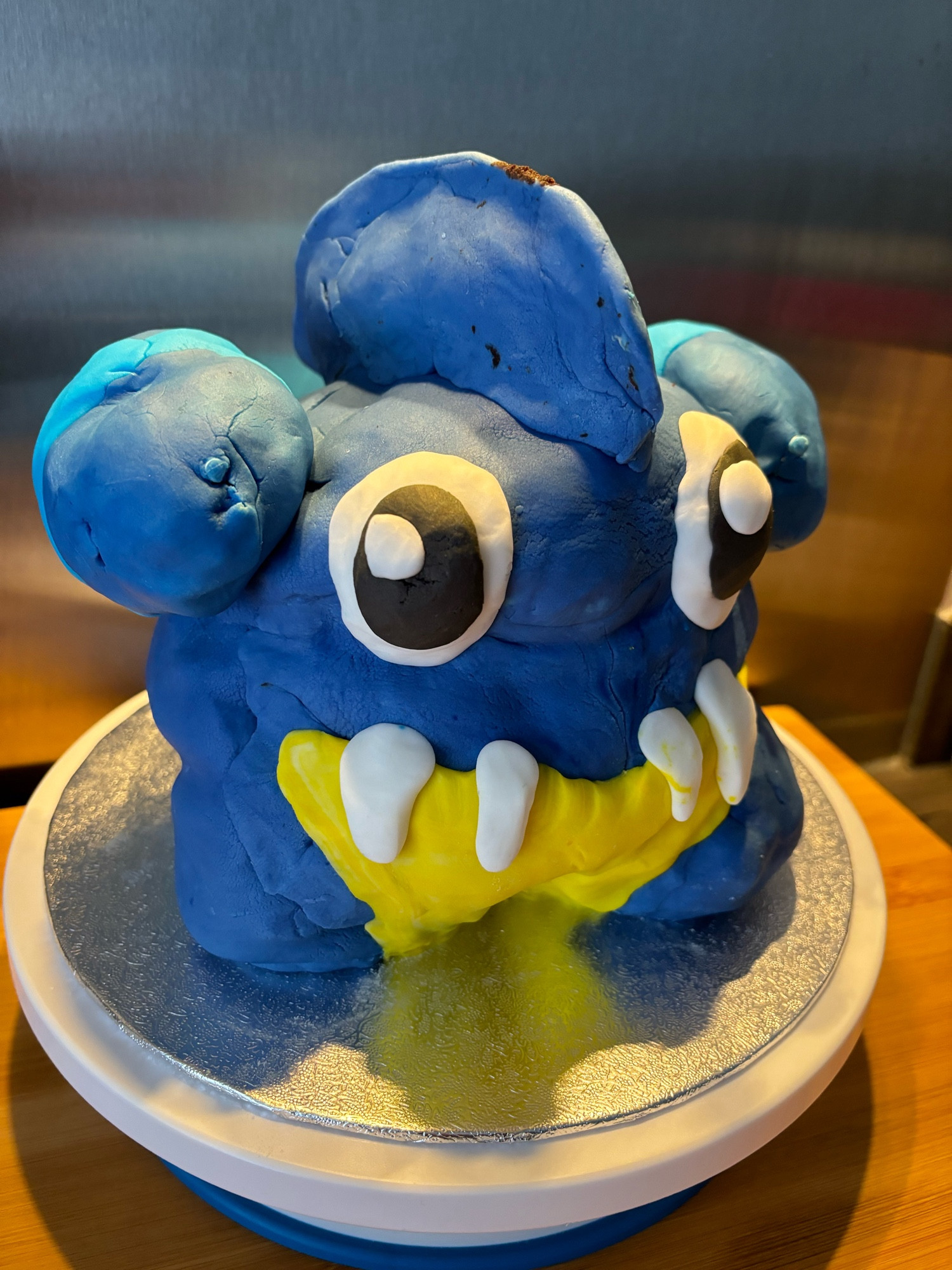 Gible cake from front