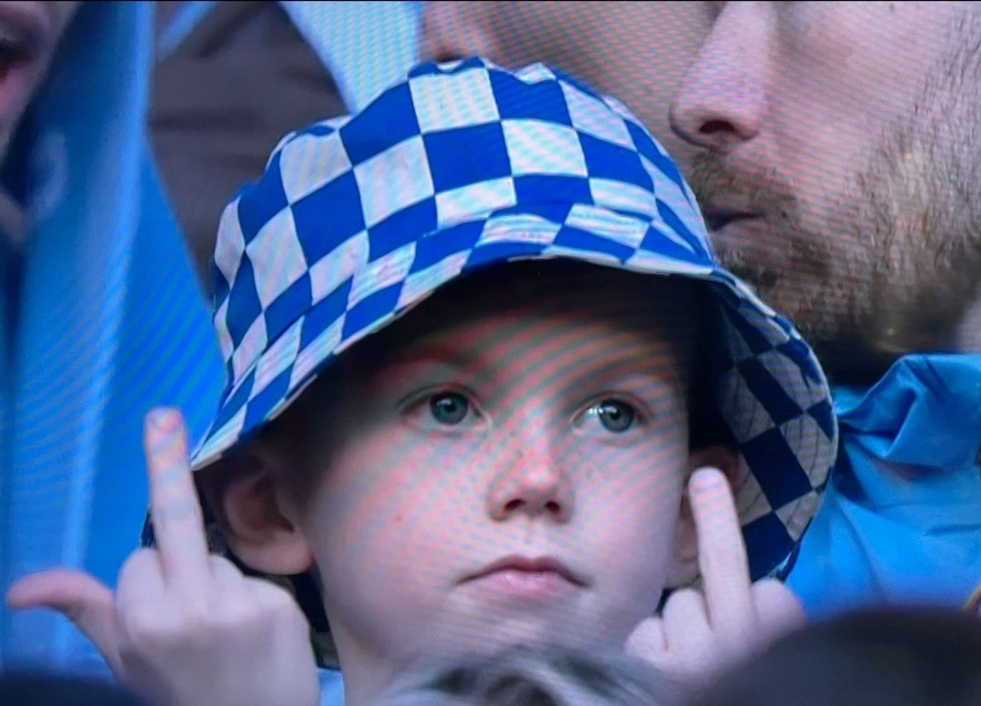 Coventry City fan flips off Manchester United fans, and probably Anthony as well because he's a twat.