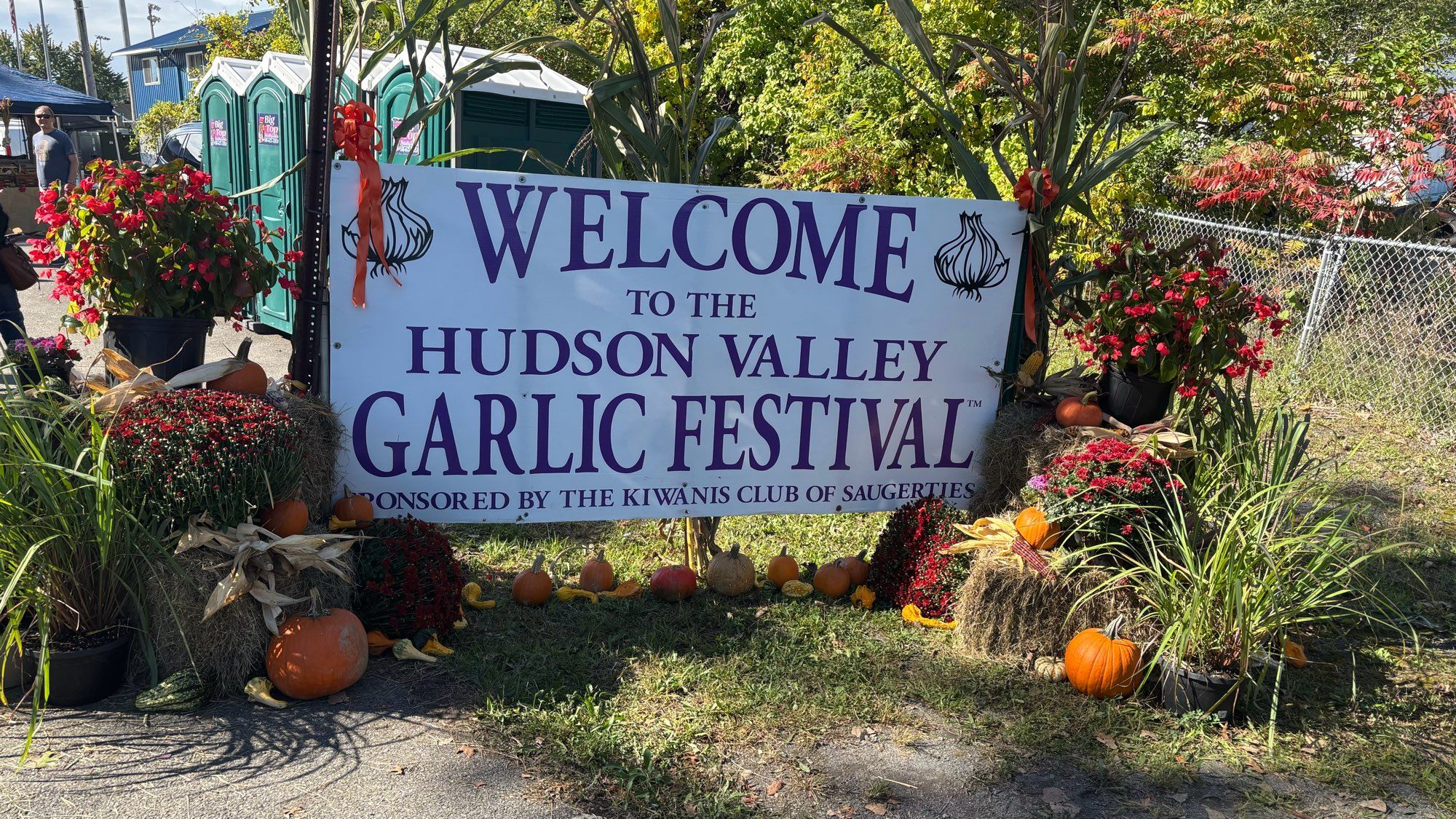 A sign that says

WELCOME
TO THE
HUDSON VALLEY
GARLIC FESTIVAL
PONSORED BY THE KIWANIS CLUB OF SAUGERTIES