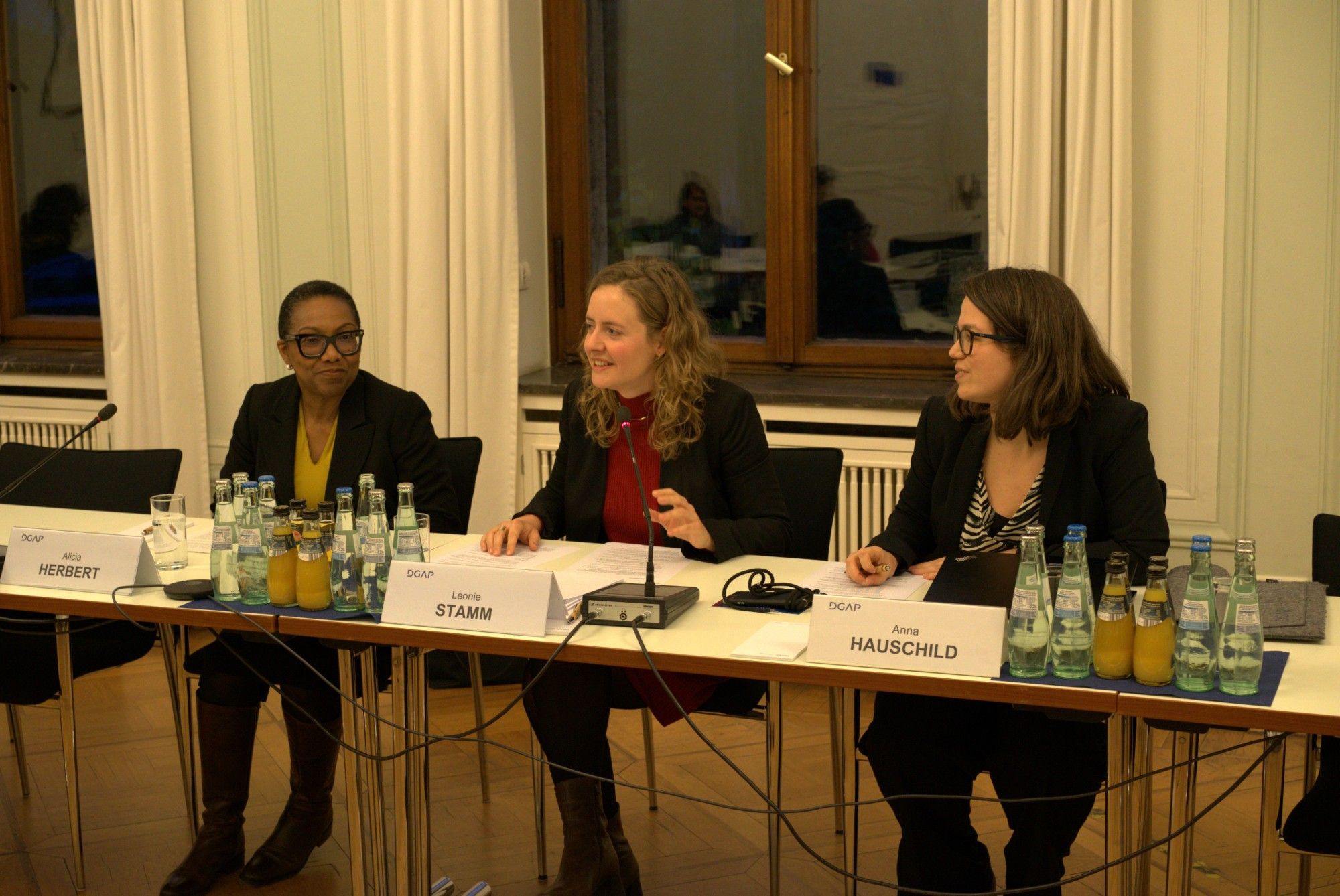 Alicia Herbert, Leonie Stamm & Anna Hauschild sitting in a discussion on Feminist Foreign Policy.