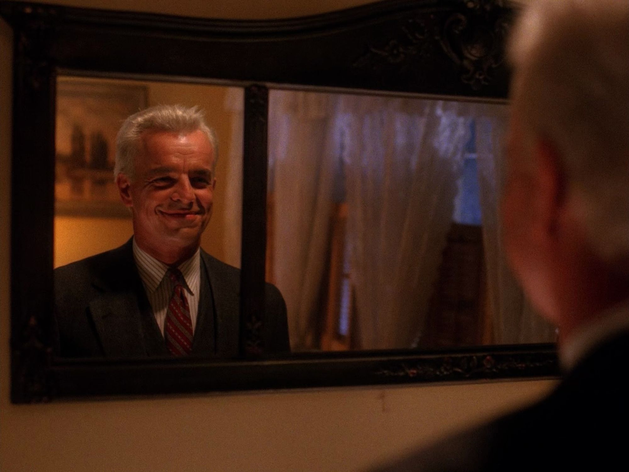 Leland Palmer in the mirror. Twin Peaks S02E07 - Lonely Souls.