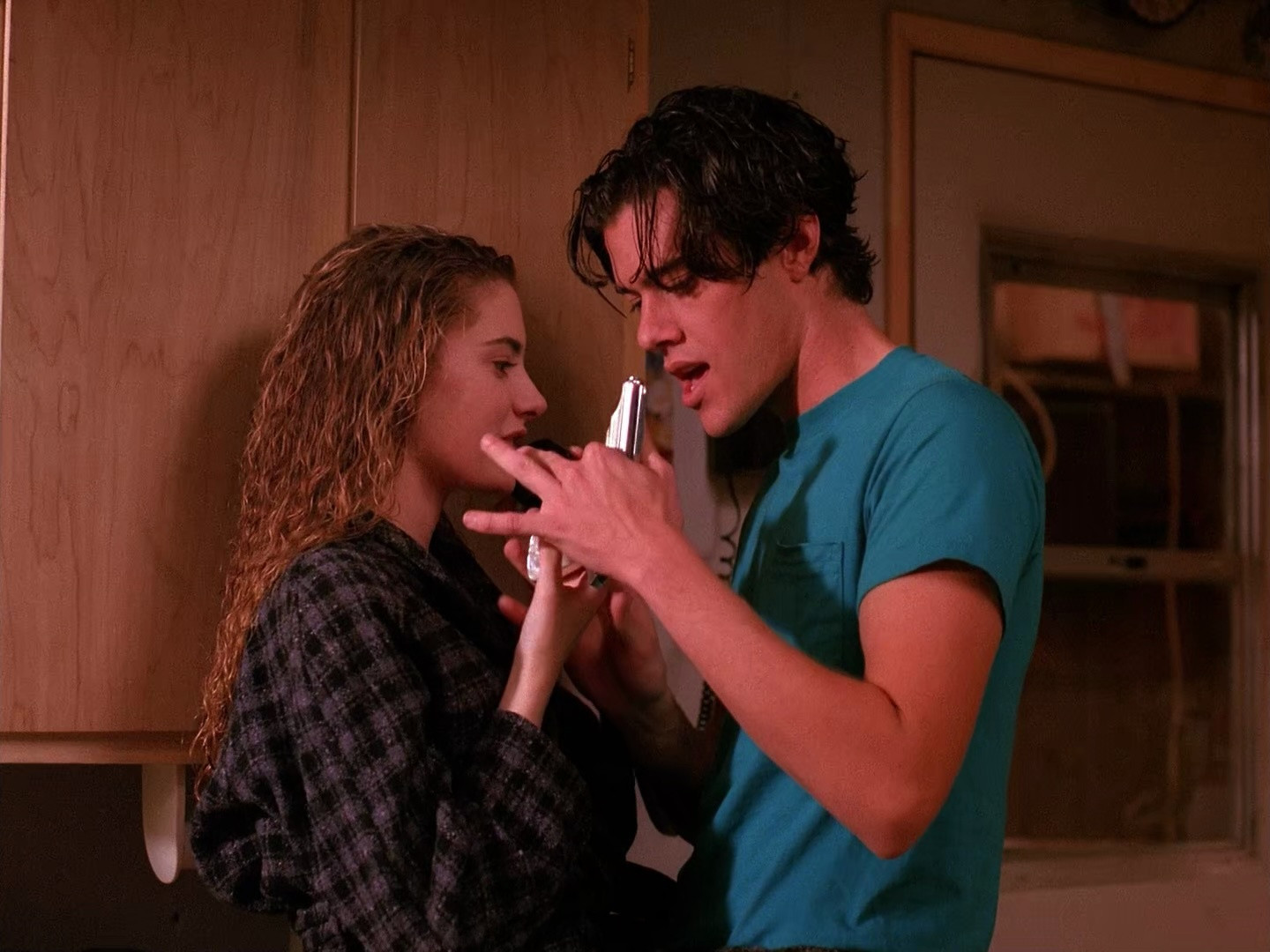 Shelly and Bobby with a gun. Twin Peaks S01E06 - Cooper’s Dreams.