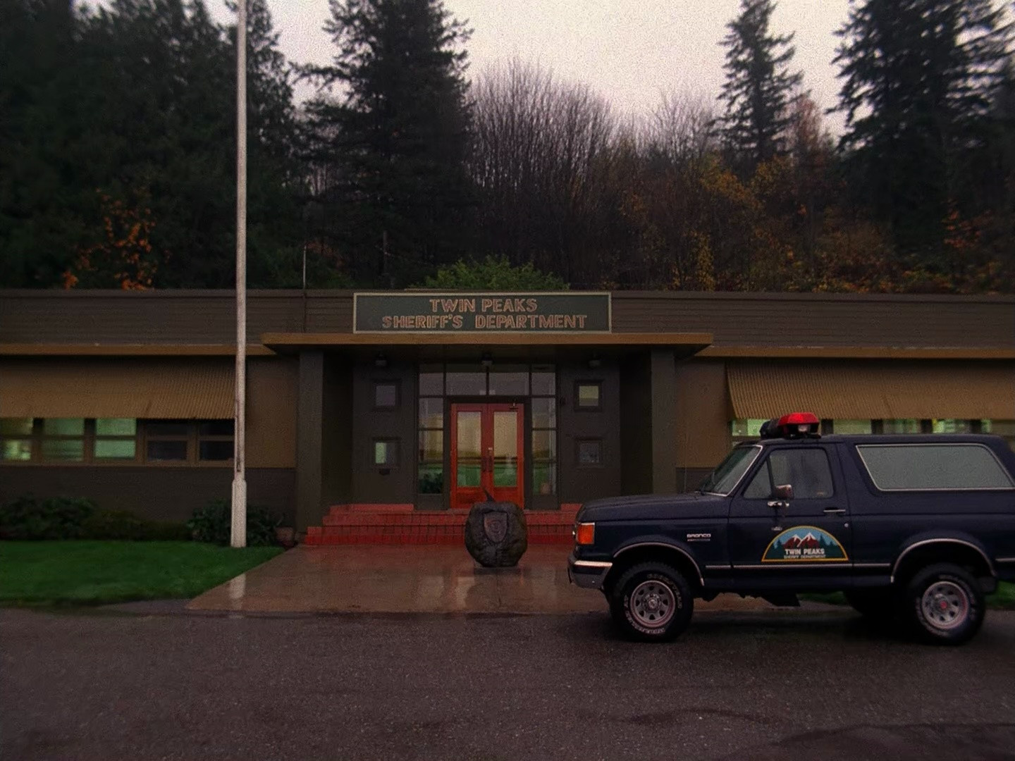 Twin Peaks Sheriff’s Department. Twin Peaks S01E07 - Realization Time.