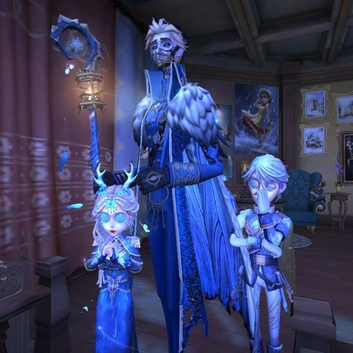 From Identity V, a room pic of the Warden essence. The hermit stands taller than the survivors, he's stood in his default stance. To the left is Priestess as Frozen Butterfly, head tilt slightly down and hands together in a sort of prayer. To the right is Prisoner as Winter Cicada, an arm crossed with the other resting on it, head a slight tilt to the right with his hand to his face from his dance emote. 