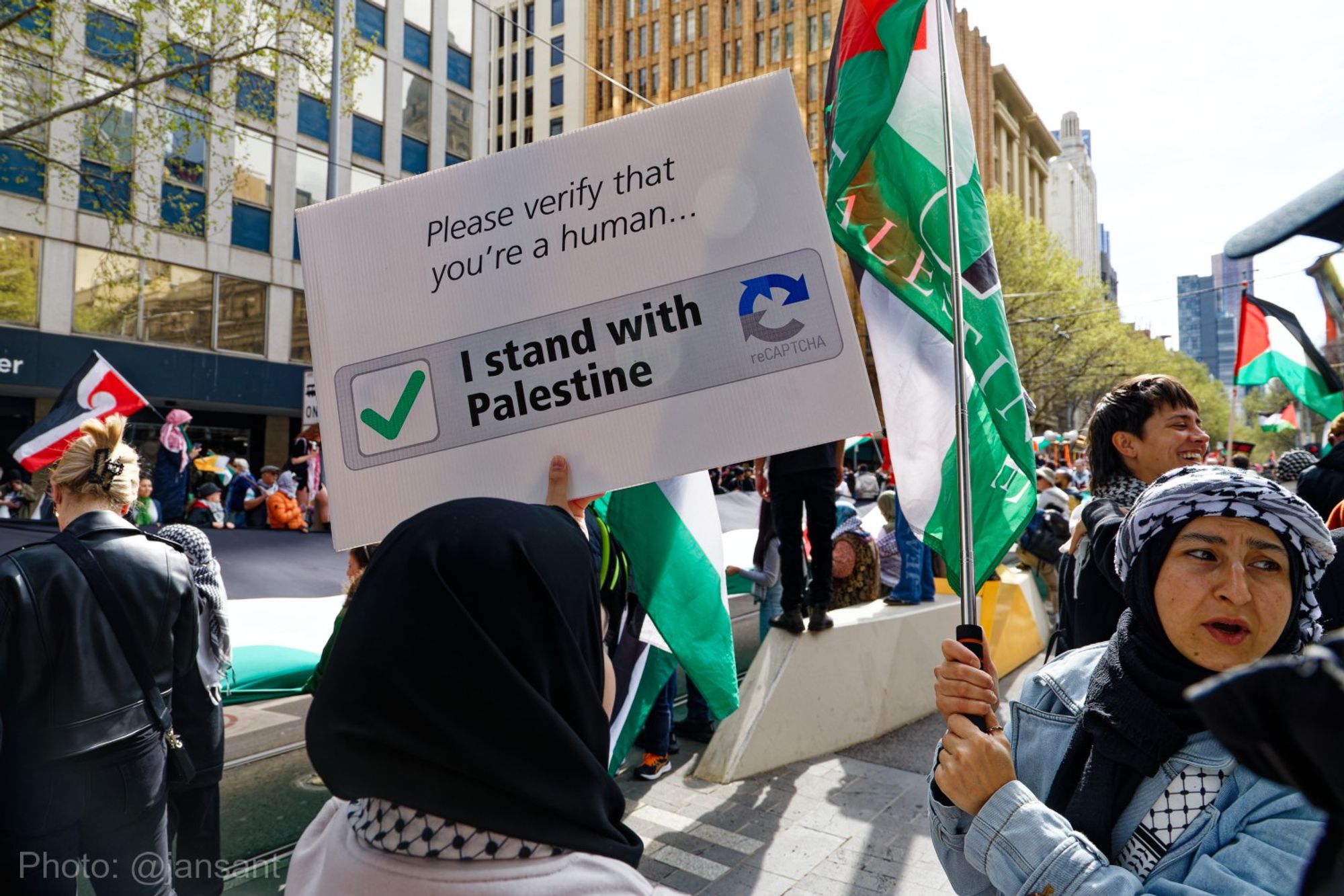 Some photos from previous #CeasefireNOW rallies in Melbourne rallies in Melbourne.
#auspol #springst