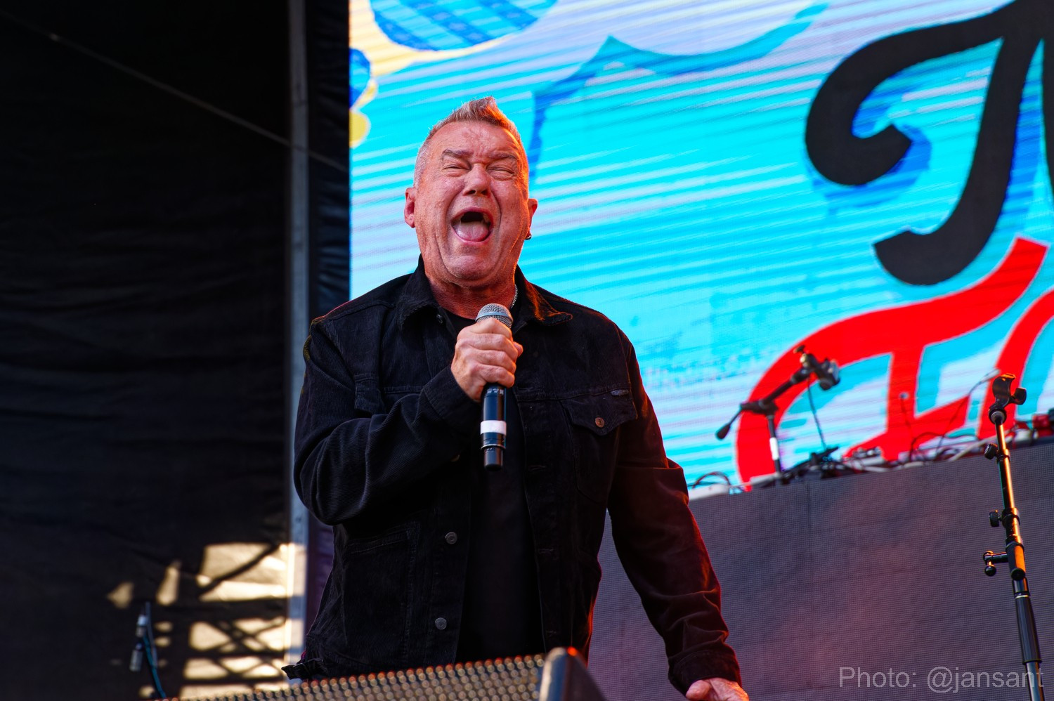 Jimmy Barnes at Briggs' #Yes23 #VoiceToParliament show at Shepparton. #auspol