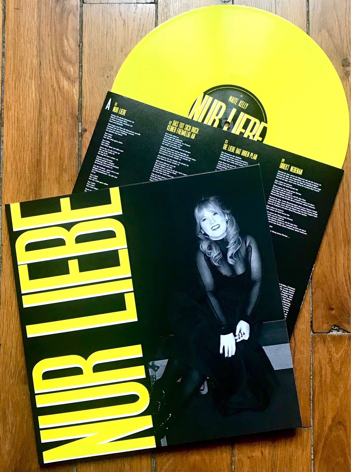 Photo de l’album vinyle jaune « Nur Liebe » de Maite Kelly