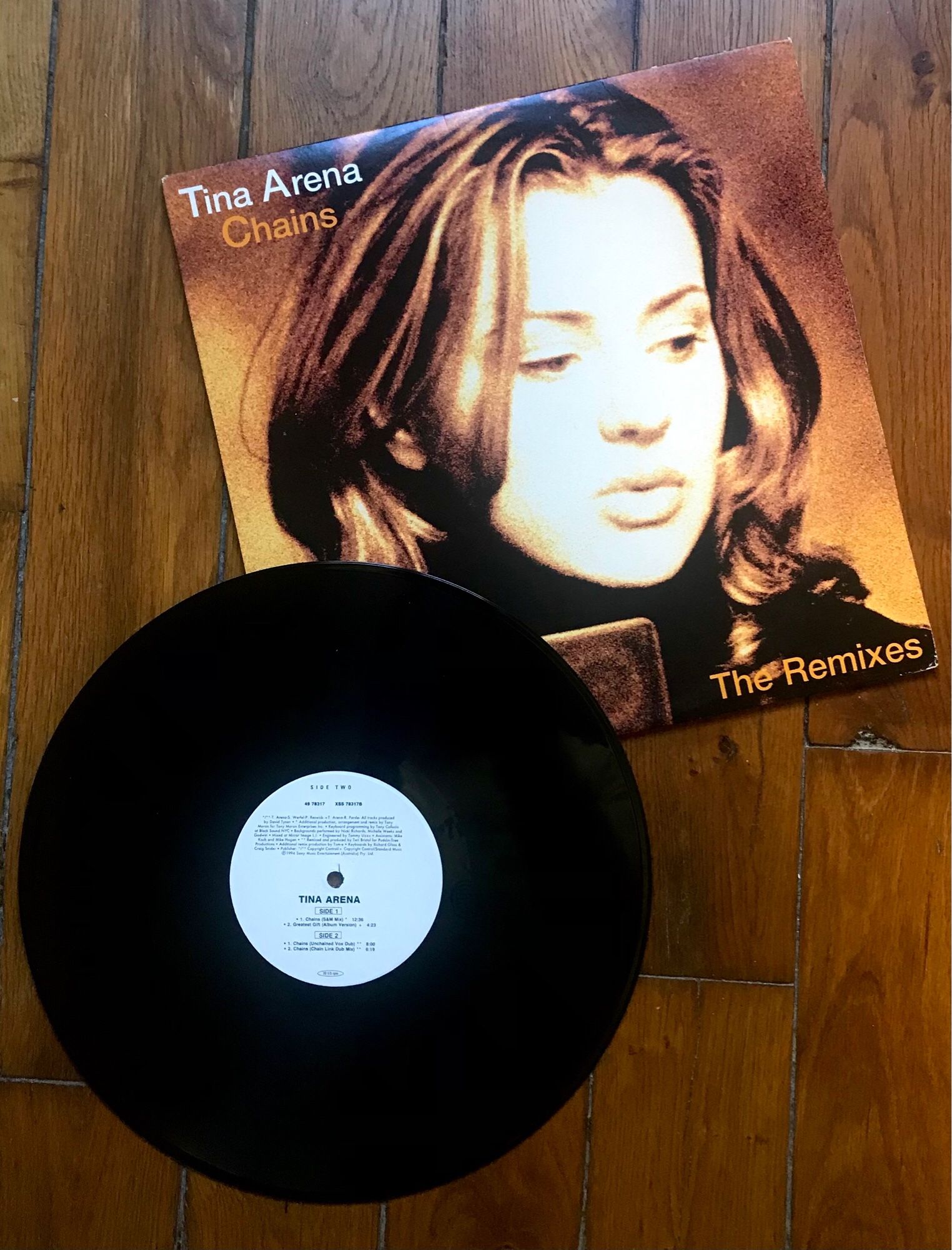 Photo du vinyle maxi-single US de « Chains » de Tina Arena