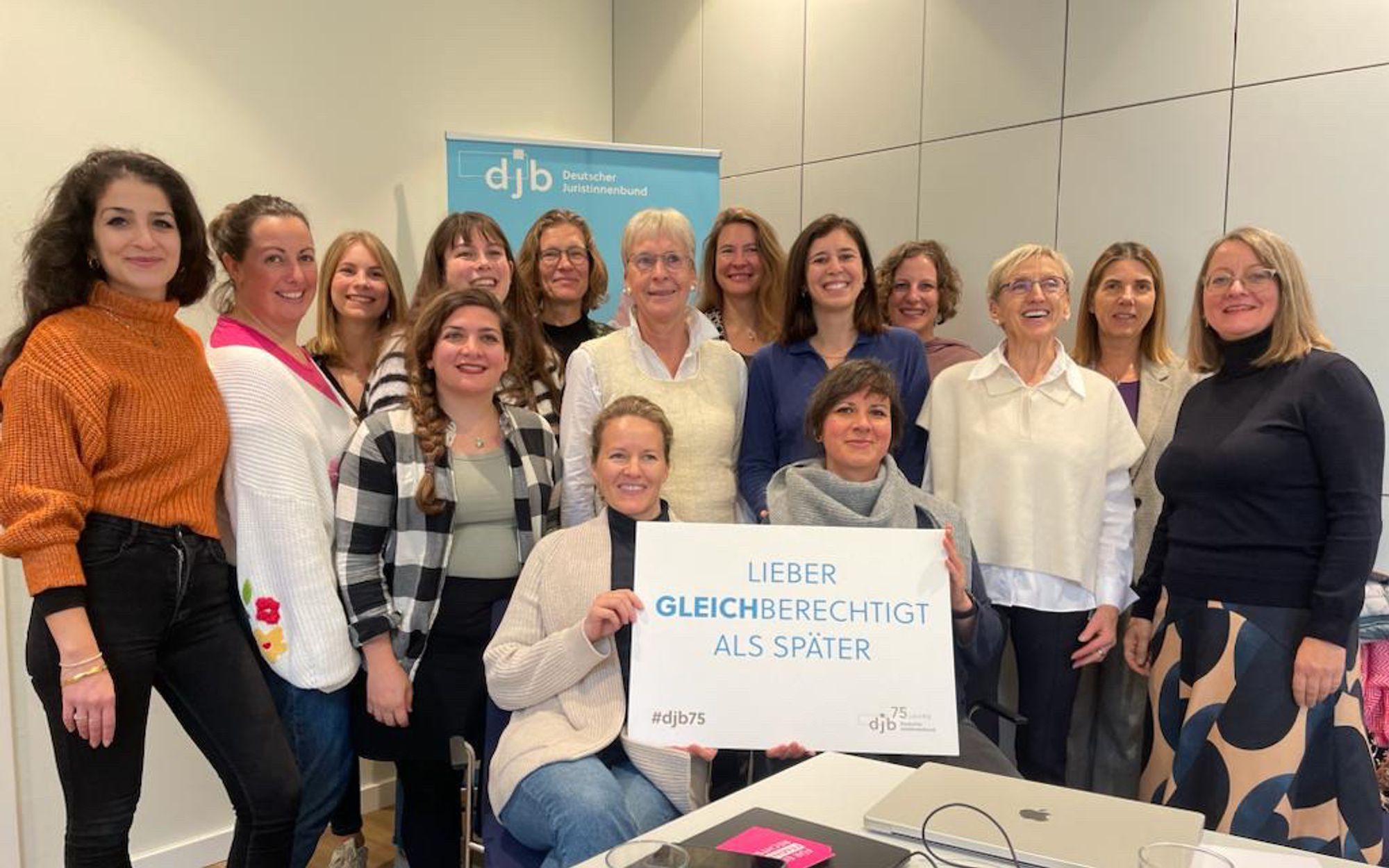 Gruppenbild des amtierenden Bundesvorstands des Deutschen Juristinnenbundes