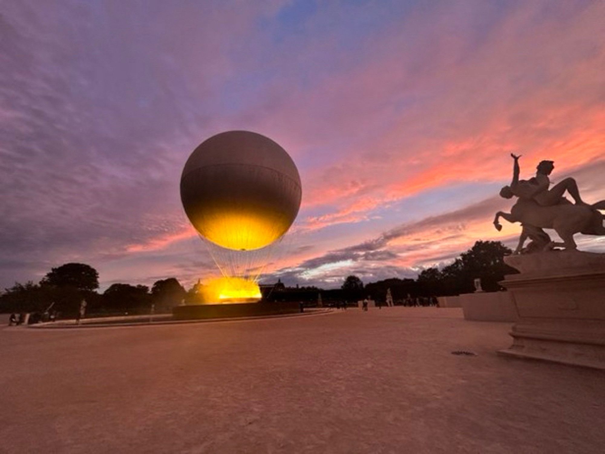 La vasque au lever du soleil je suppose puisque le jardin des Tuileries est vide