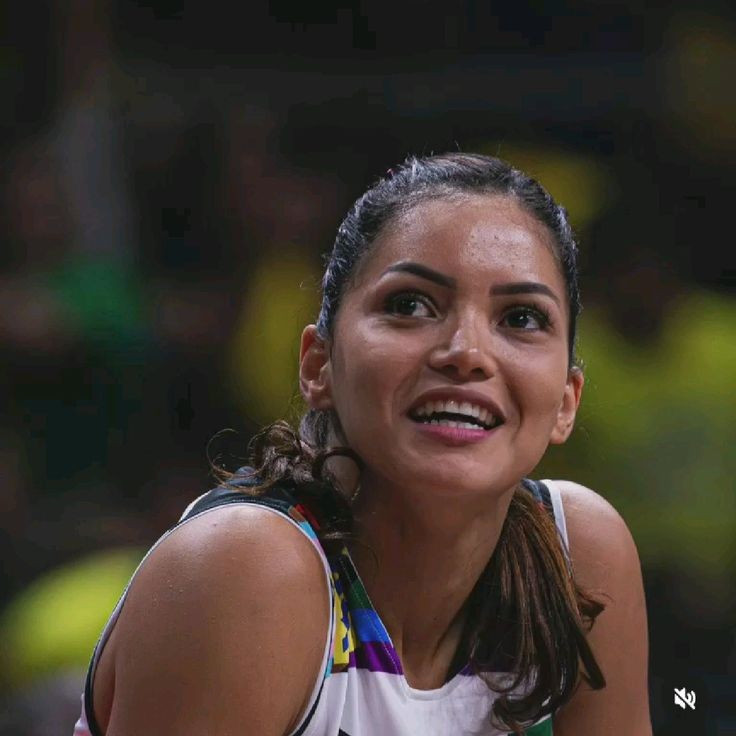 foto colorida da jogadora de volei maranhense e libero da seleção, nyeme