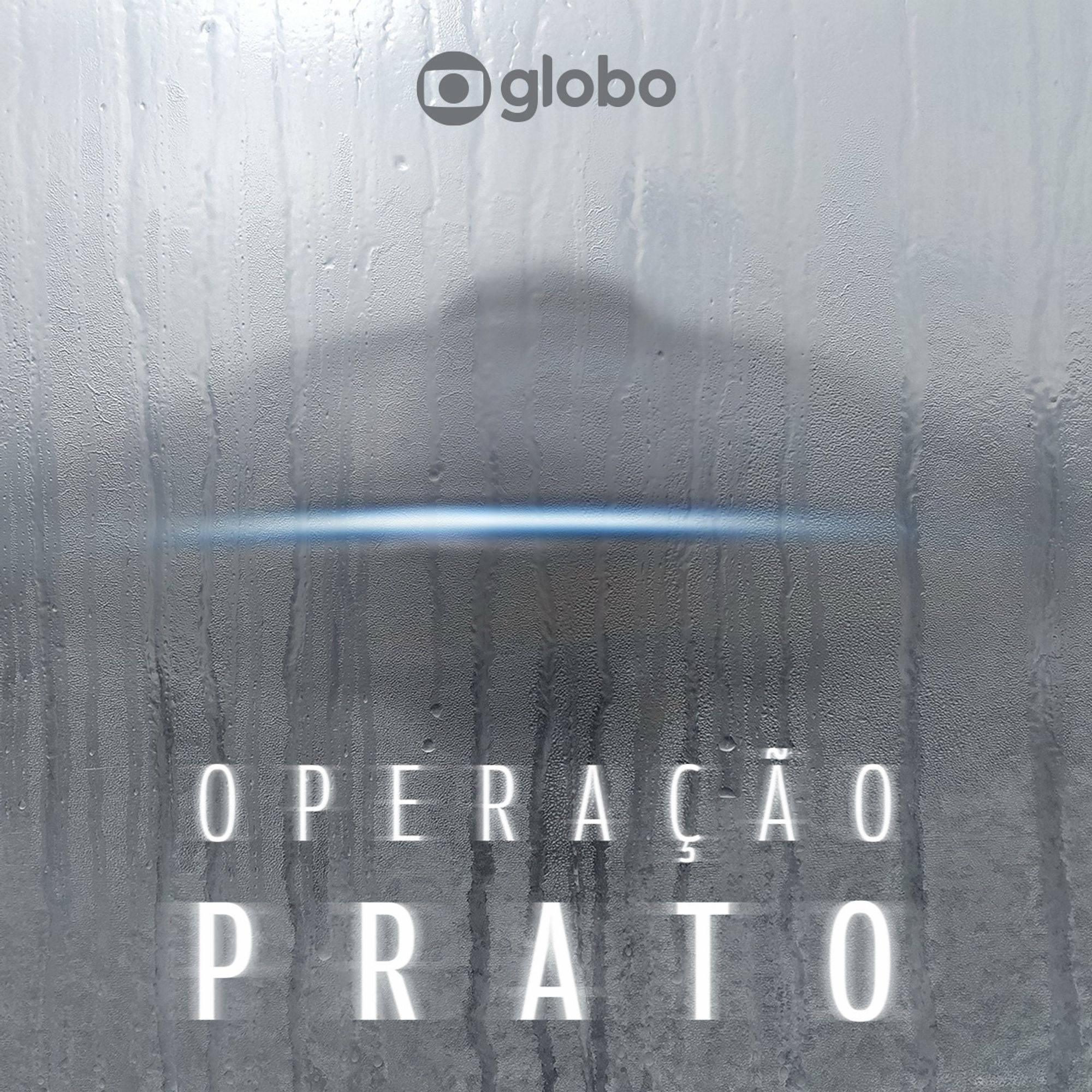 Capa do podcast Operação Prato. No fundo, um disco voador com uma luz azul no meio. Ele está atrás de uma janela úmida. Na frente, escrito Operação Prato.