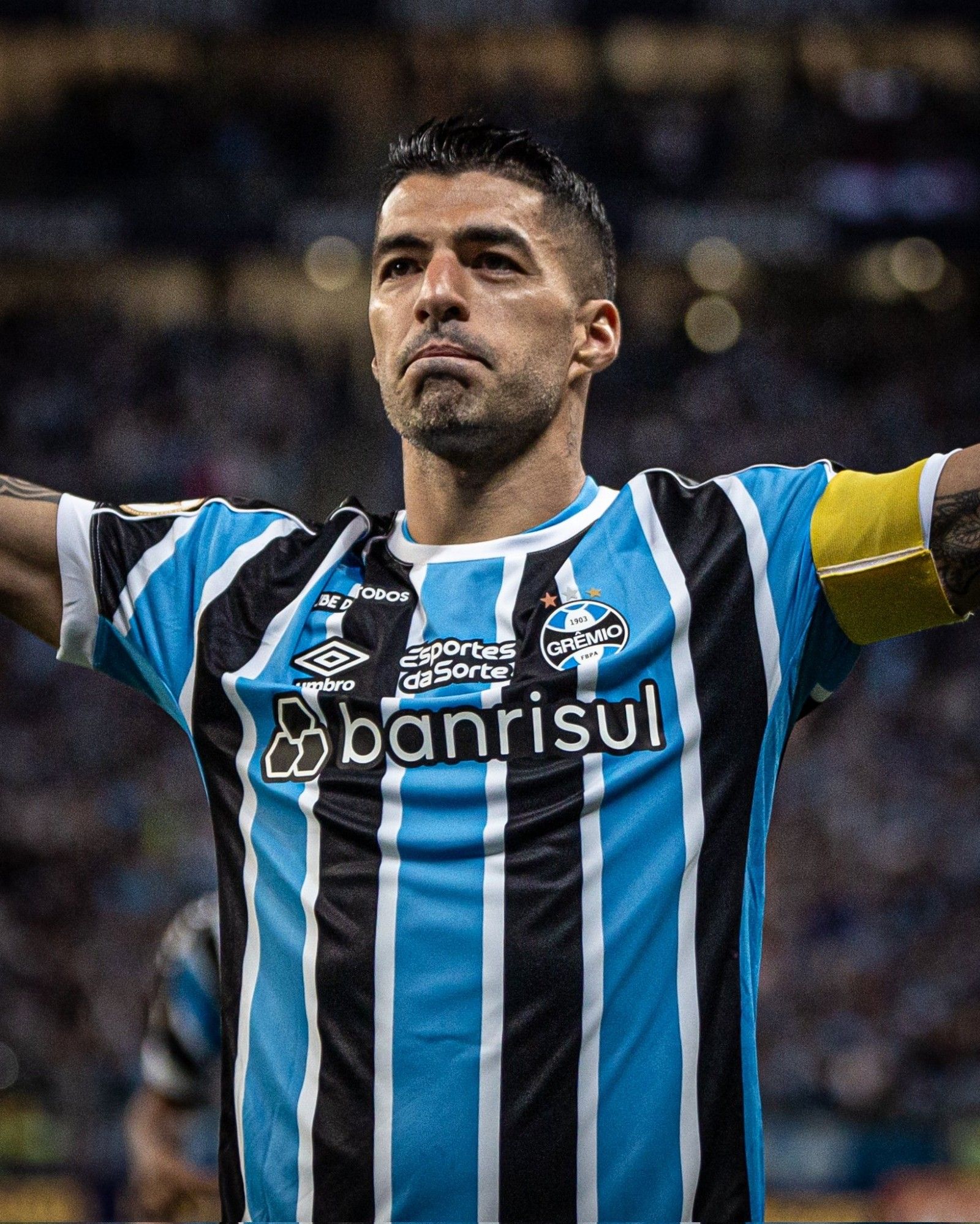 Atacante Luis Suarez com a camiseta do Grêmio