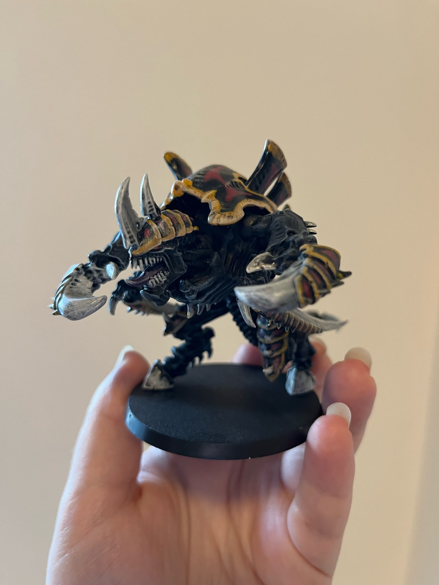 A converted old-one-eye, a special ‘character’ from the early days of tyranid codices, modeled using the current (although ironically still old) carnifex kit. Painted up with mostly jet black skin, with yellow and red markings on the carapace and silver-white claws.