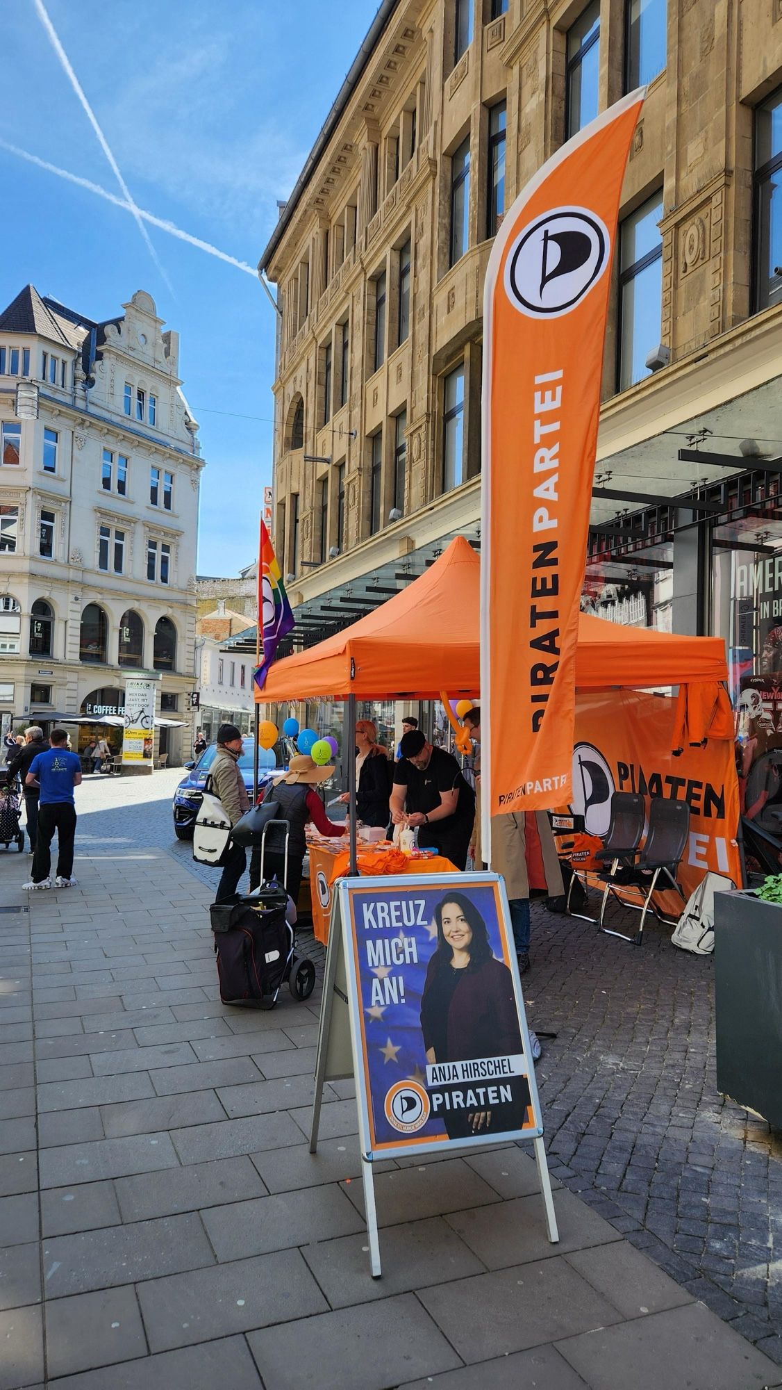 Ein Informationsstand der Piraten in der Braunschweiger Innenstadt.