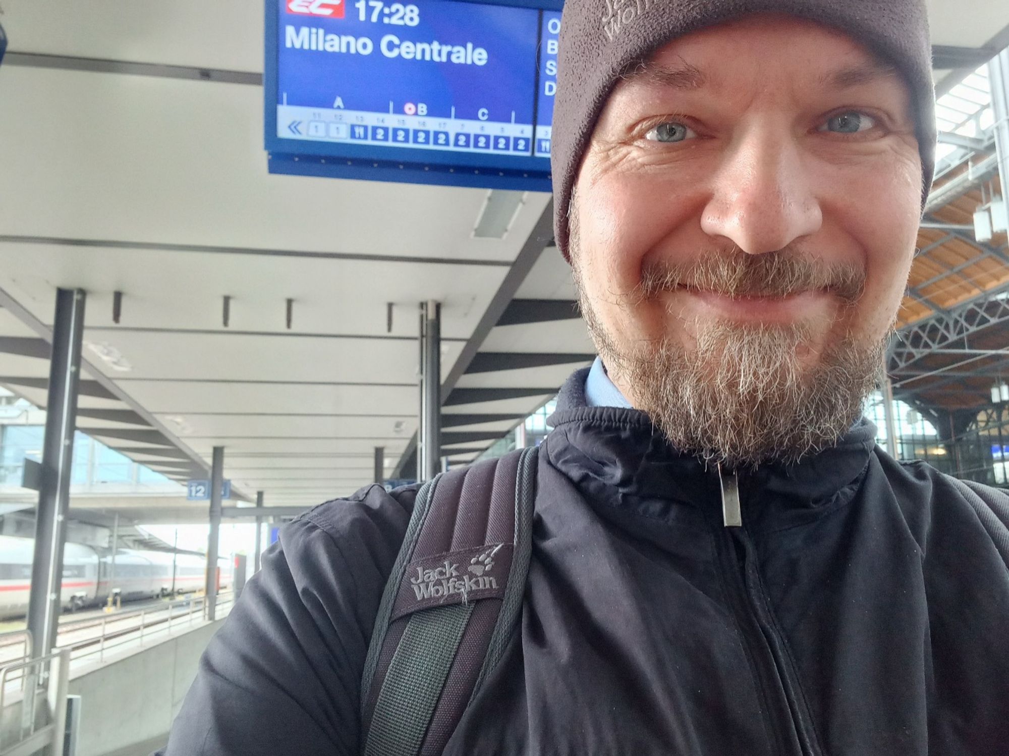 Selfie am Gleis in Basel auf dem Weg nach Milano Centrale.