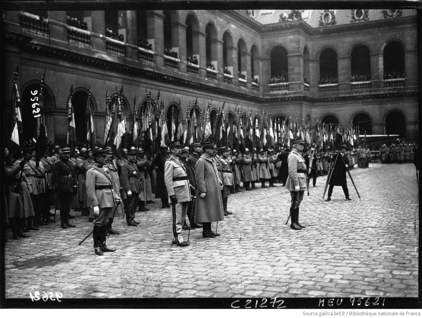 Remise du drapeau des régiments dissous, 22/02/1922. Aux Invalides.