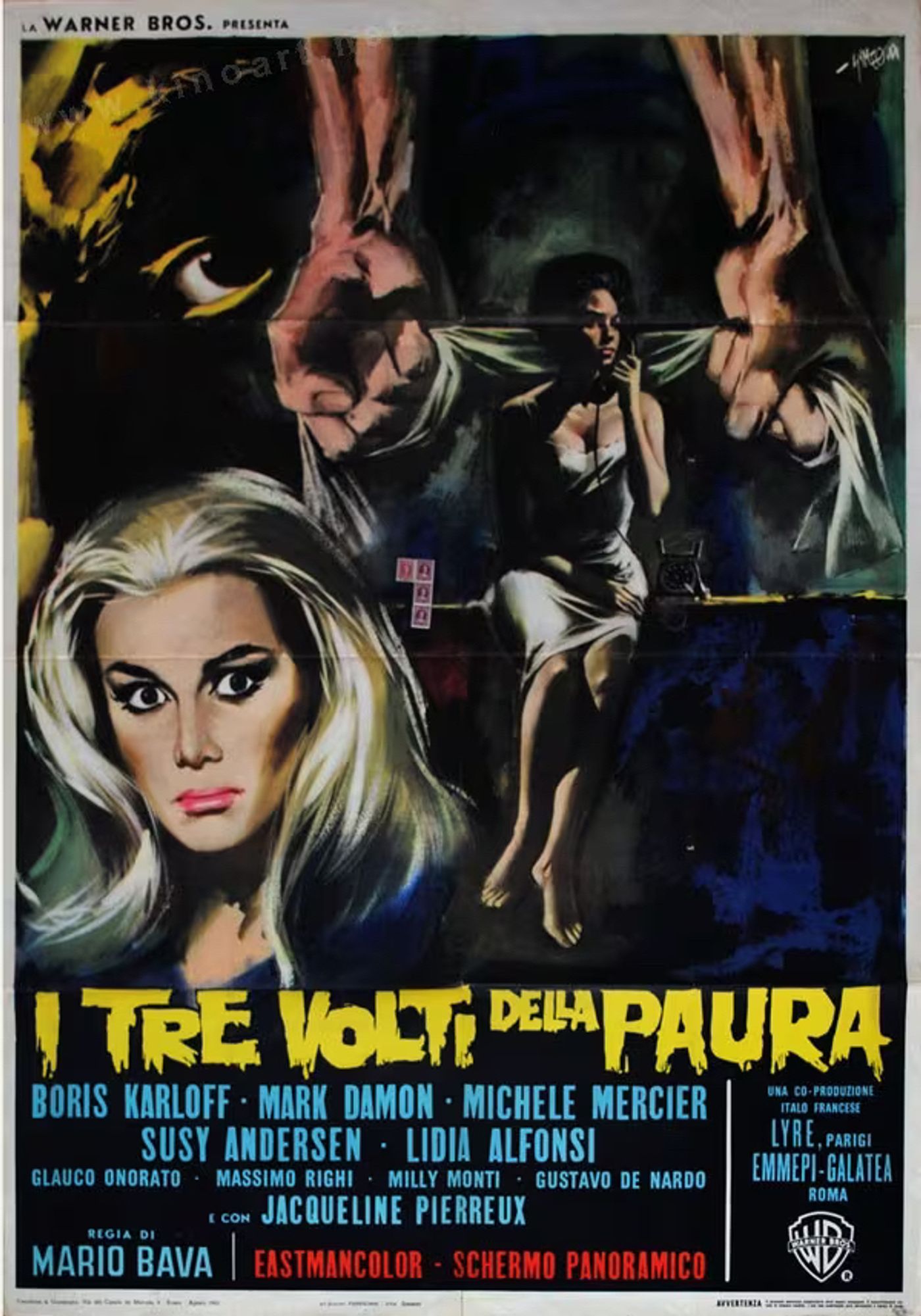 Une affiche italienne du film Les 3 visages de la peur: composition d’une femme blonde à l’air effrayé, l’œil d’un vieillard inquiétant, deux mains tendant un drap prêt à étrangler sa victime et une femme en robe de chambre au téléphone. Le titre Italien, I Tre Volti Della Paura, est écrit en jaune au bas de l’affiche.