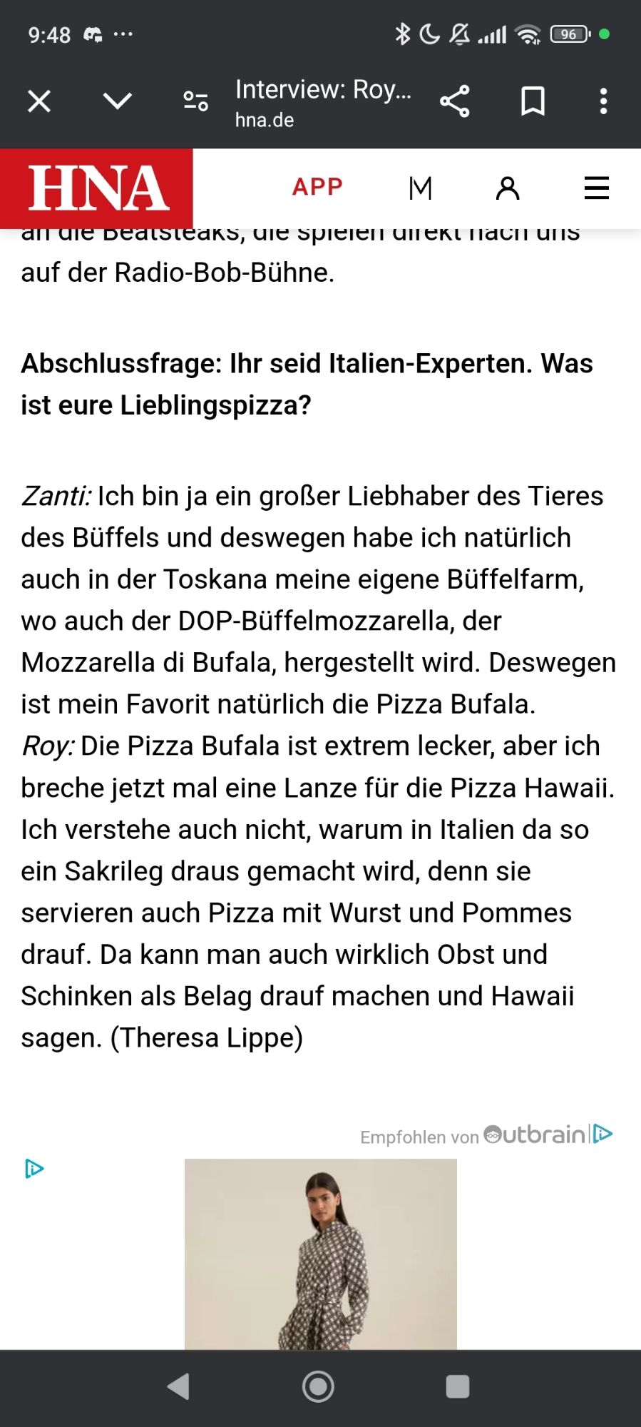 Interview mit Roy Bianco und die Abbrunzati Boys in der HNA, wo Roy auf die Frage, welches seine Lieblingspizza sei, die Pizza Hawaii nannte, und er das Problem mit Obst auf Pizza nicht sehe, wo es in Italien doch oft Pizza mit Pommes und Würstchen gäbe.