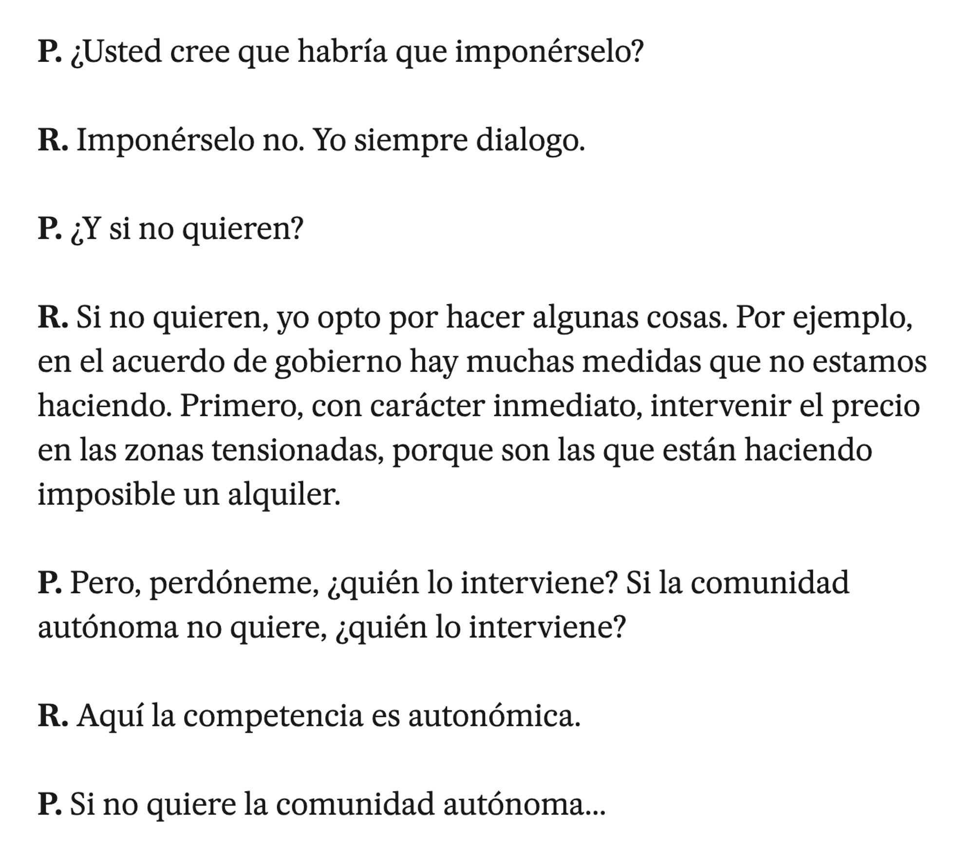 Fragmento de la entrevista que El País le ha hecho a Yolanda Díaz, donde la vicepresidenta del Gobierno asume que no hay que imponerle la aplicación de la ley de vivienda a las comunidades autónomas y ofrece como alternativa el diálogo o intervenir en zonas tensionadas, para luego asumir que eso es igualmente algo que compete a las autonomías.