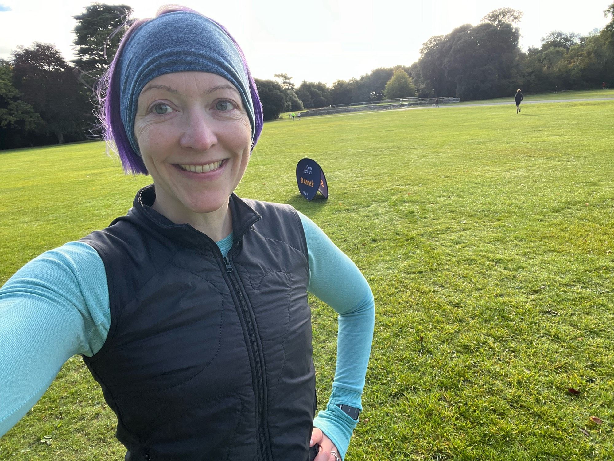 Pale white lady in running gear before Parkrun