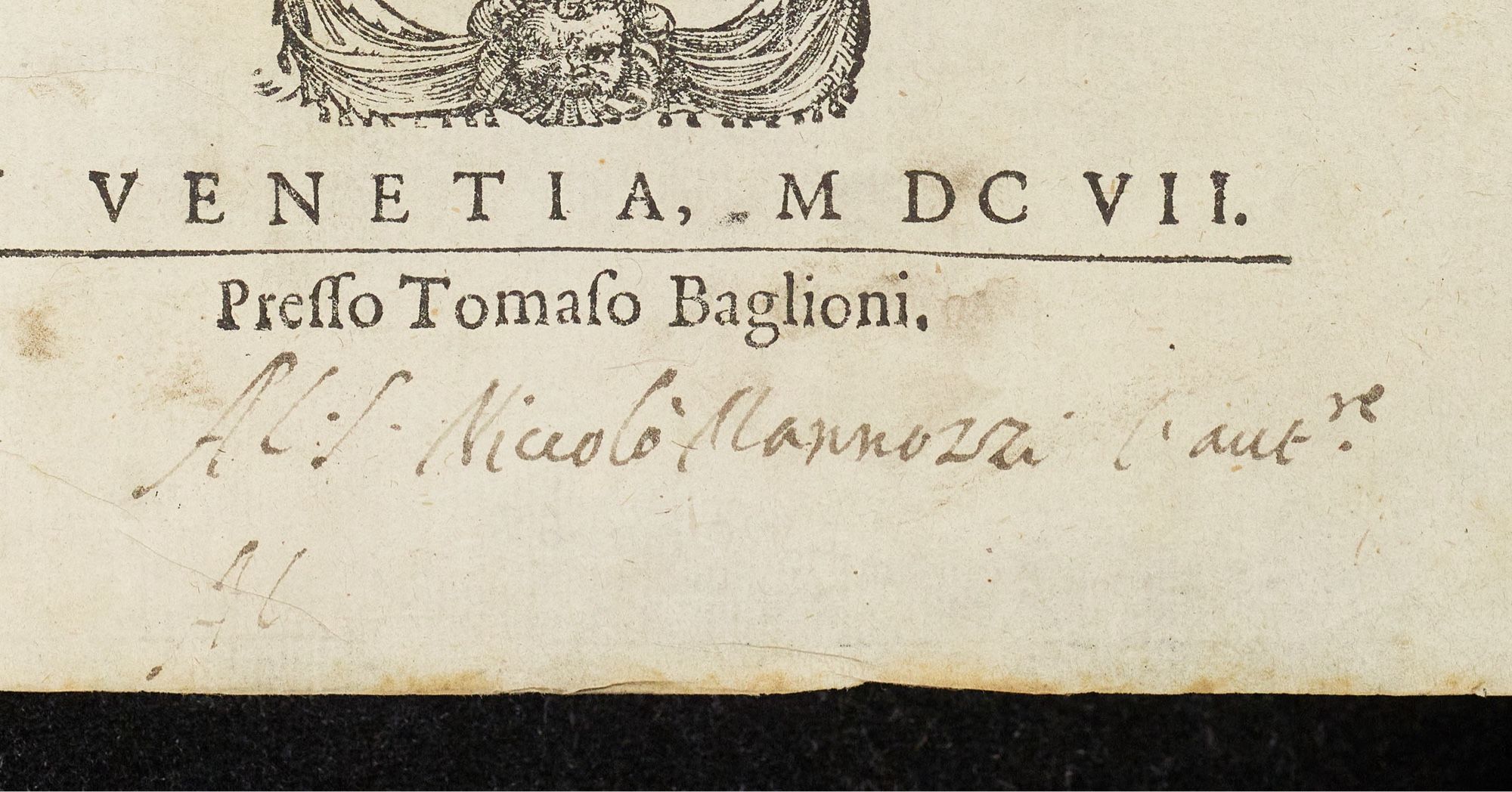 Inscription by Galileo, offering the book to one Niccolò Mannozzi, from the author (‘l’autore’).