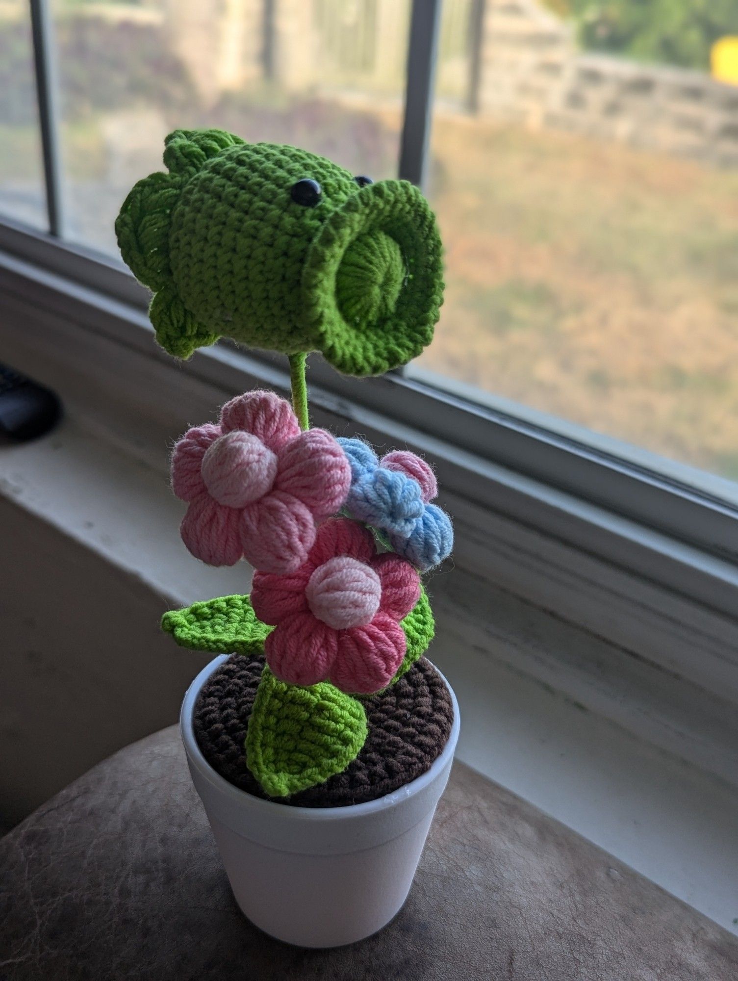 A knitted plant character from the video game Plants vs Zombies.