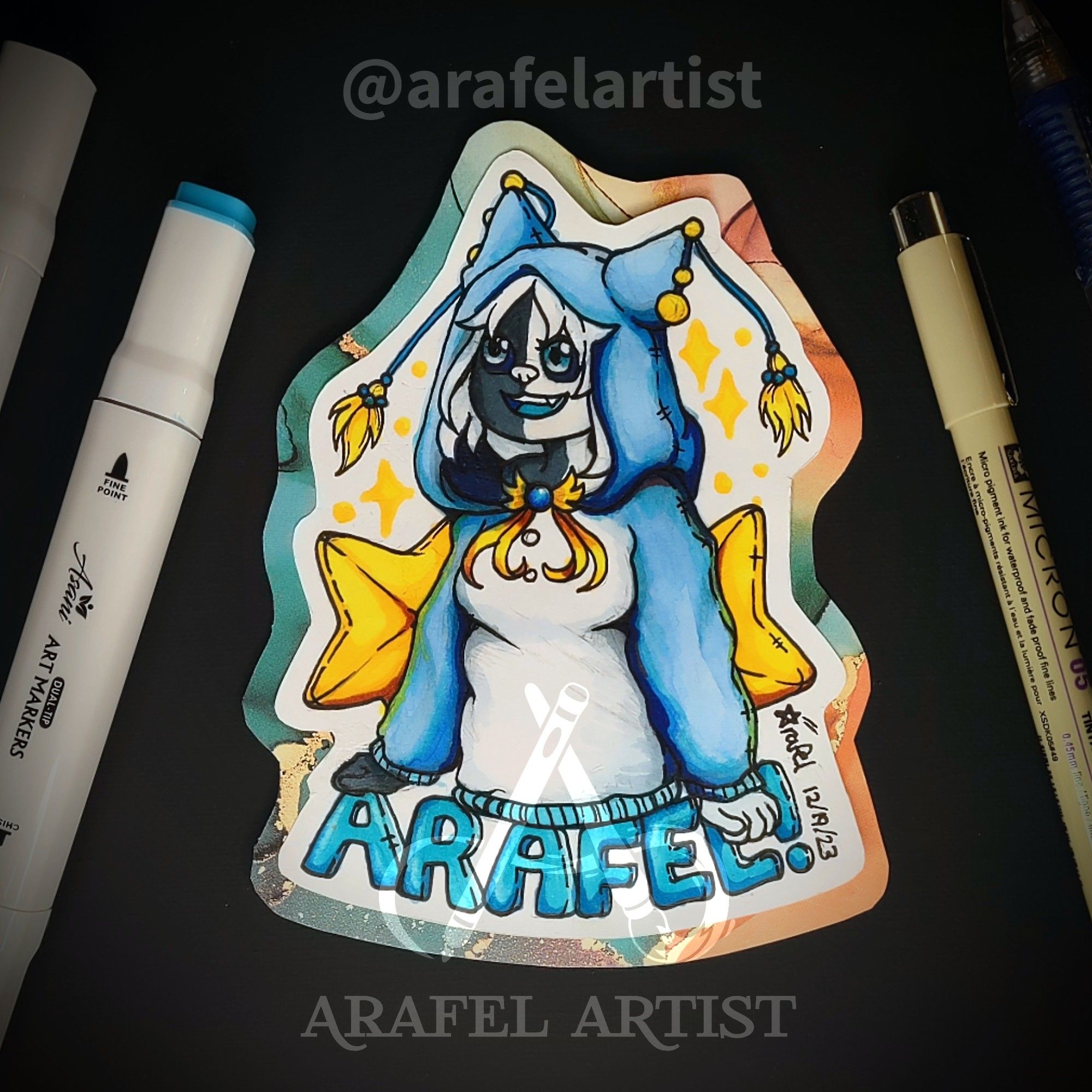 A drawing of a half black half white catgirl character wearing a soft plushie like blue and white hoodie. The name Arafel is written underneath.