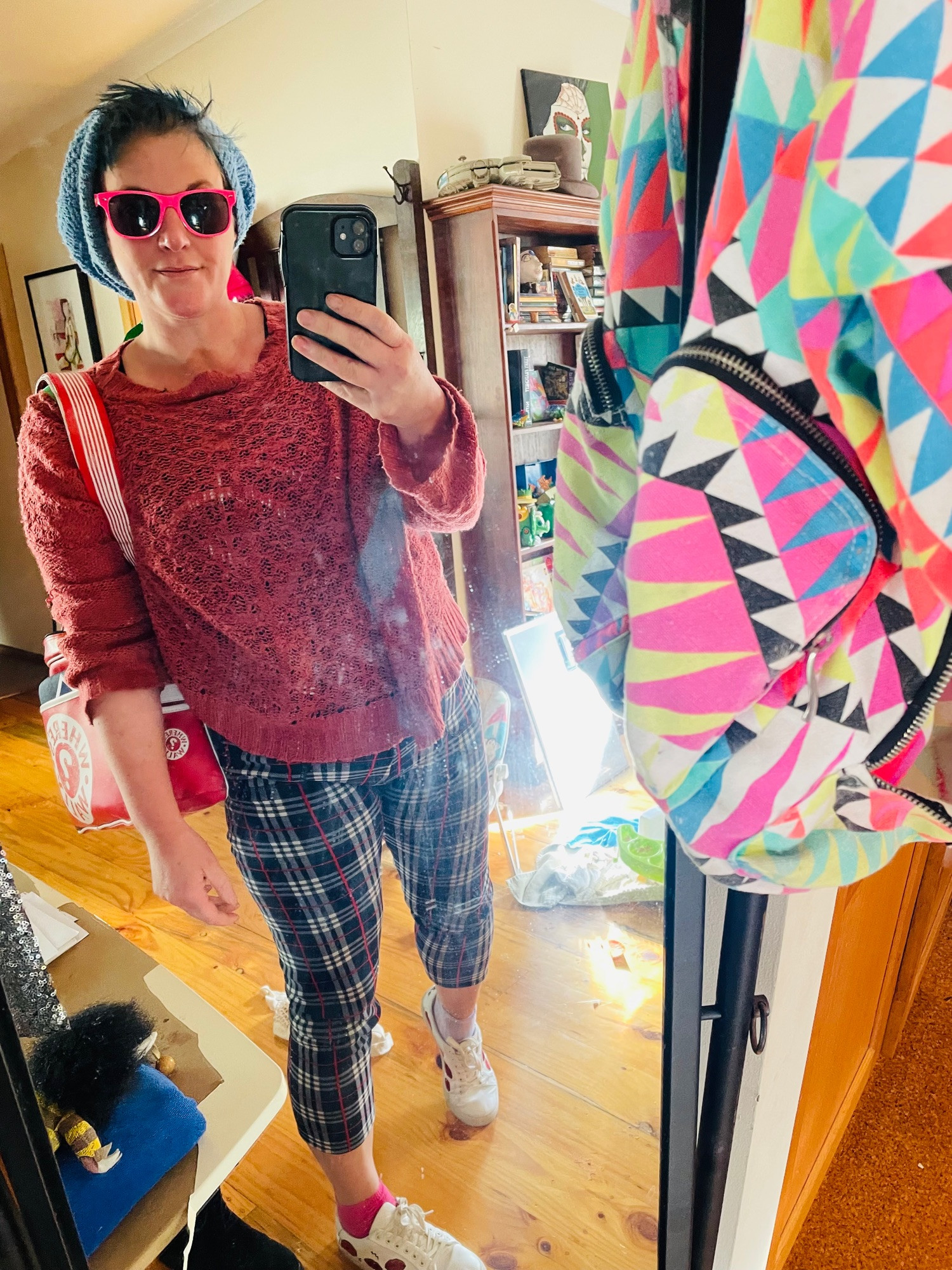 Running out the door in what was on the floor
Coral knit
Tartan leggings 
White sneakers
Blue baggy beanie and
Hot pink sunglasses 

Maeves wears wally nappy bag on my should

Had time to take a snap though 