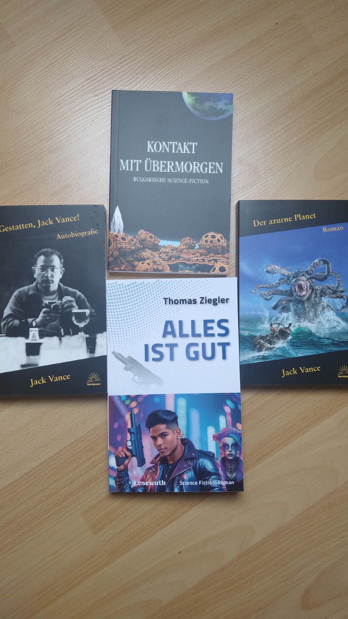 Kontakt mit dem Übermorgen (bulgarische SciFi); Gestatten, Jack Vance Autobiografie; Jack Vance - Der Azurne Planet; Thomas ziegler - Alles ist gut.