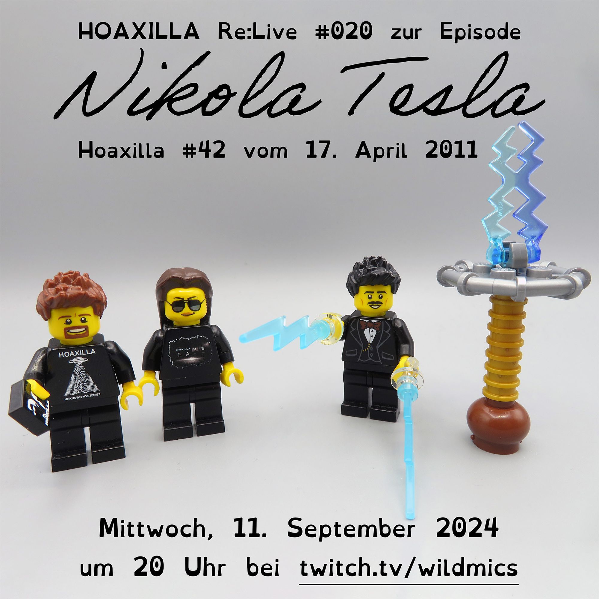 Die Minifiguren von Alexander, Alexa und Nikola Tesla stehen neben einer Tesla-Spule. Aus der Tesla-Spule und aus den Händen von Nikola Tesla kommen blaue Blitze. Auf dem Bild steht oben "Hoaxilla Re:Live #020 zur Episode: Nikola Tesla, Hoaxilla #42 vom 17. April 2011" und unten "Mittwoch, 11. September 2024 um 20 Uhr bei twitch.tv/wildmics"