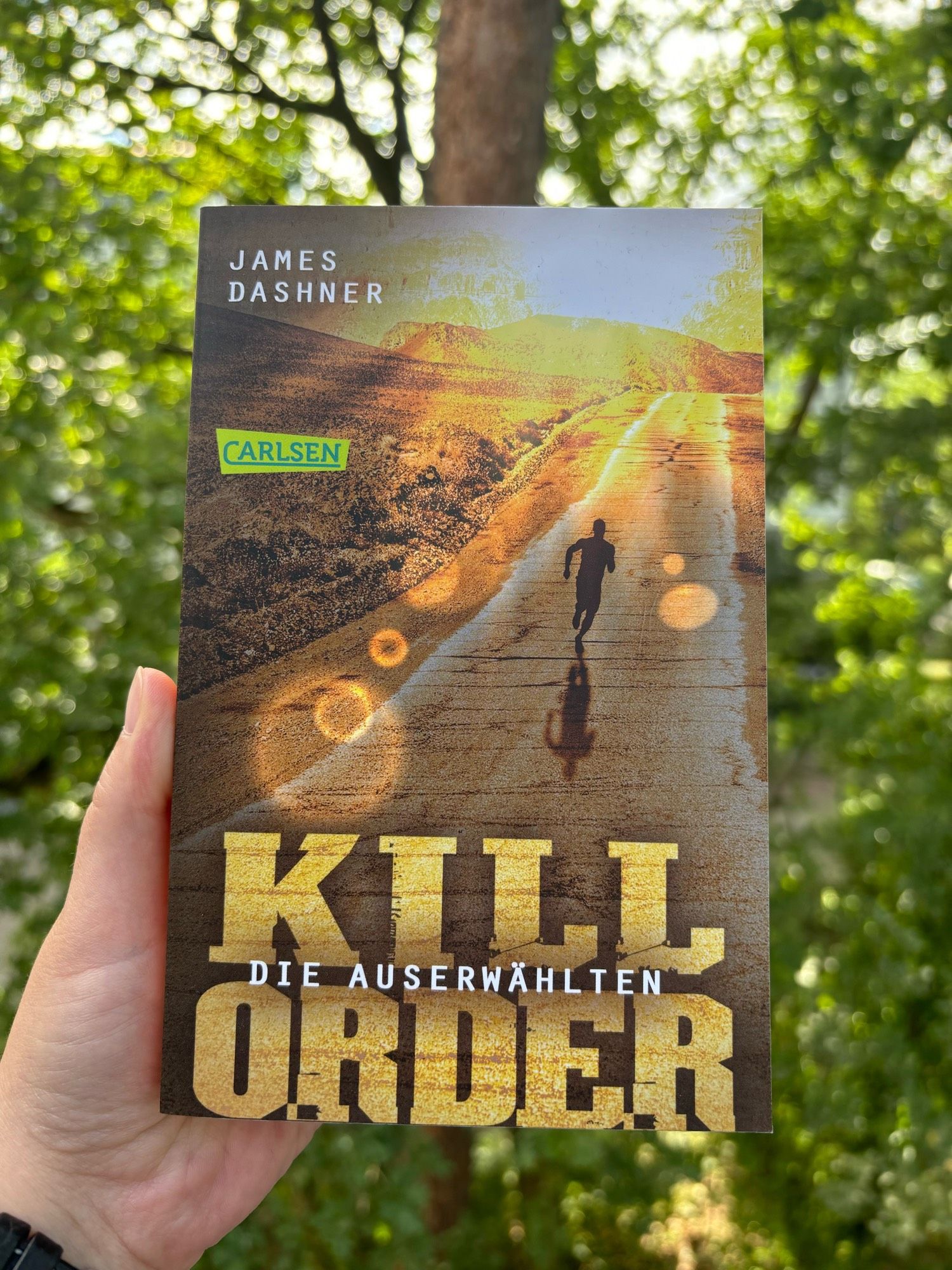 In meiner Hand halte ich das Buch „Die Auserwählten - Kill Order“ von James Dashner.