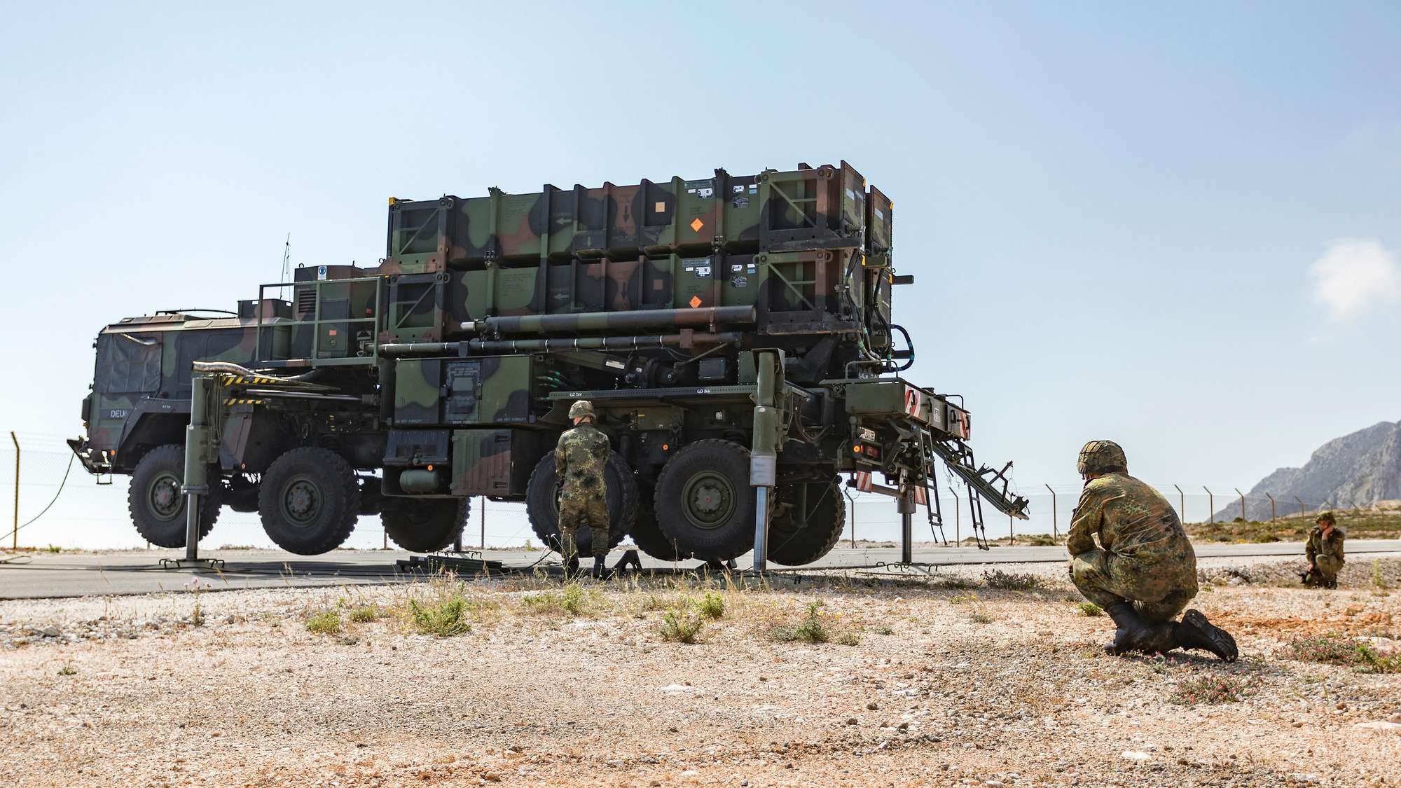 Image for size comparison / launcher vs human

Image: Bundeswehr/Francis Hildemann