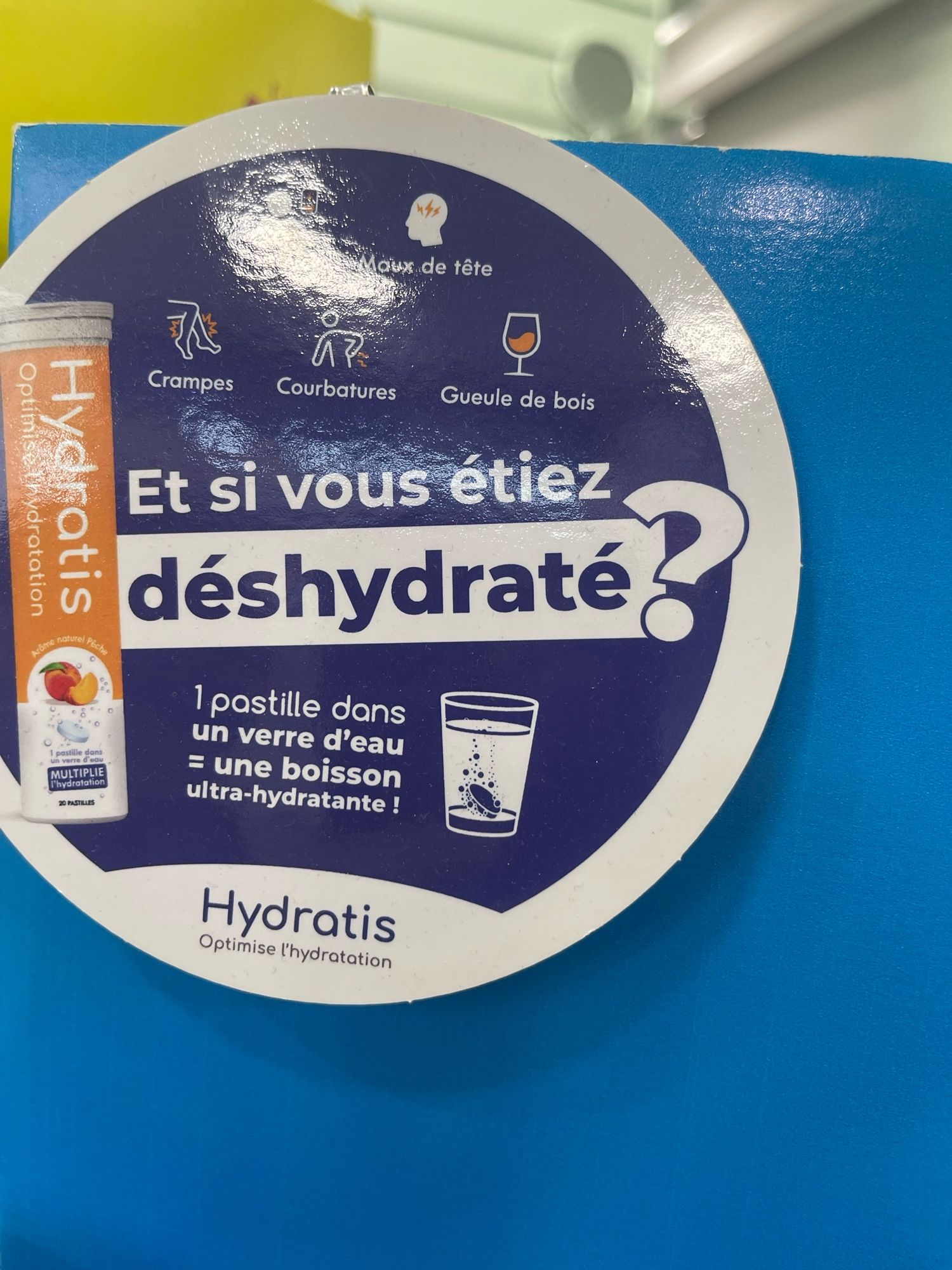 Publicité pour un cachet à mettre dans de l'eau en cas de déshydratation.