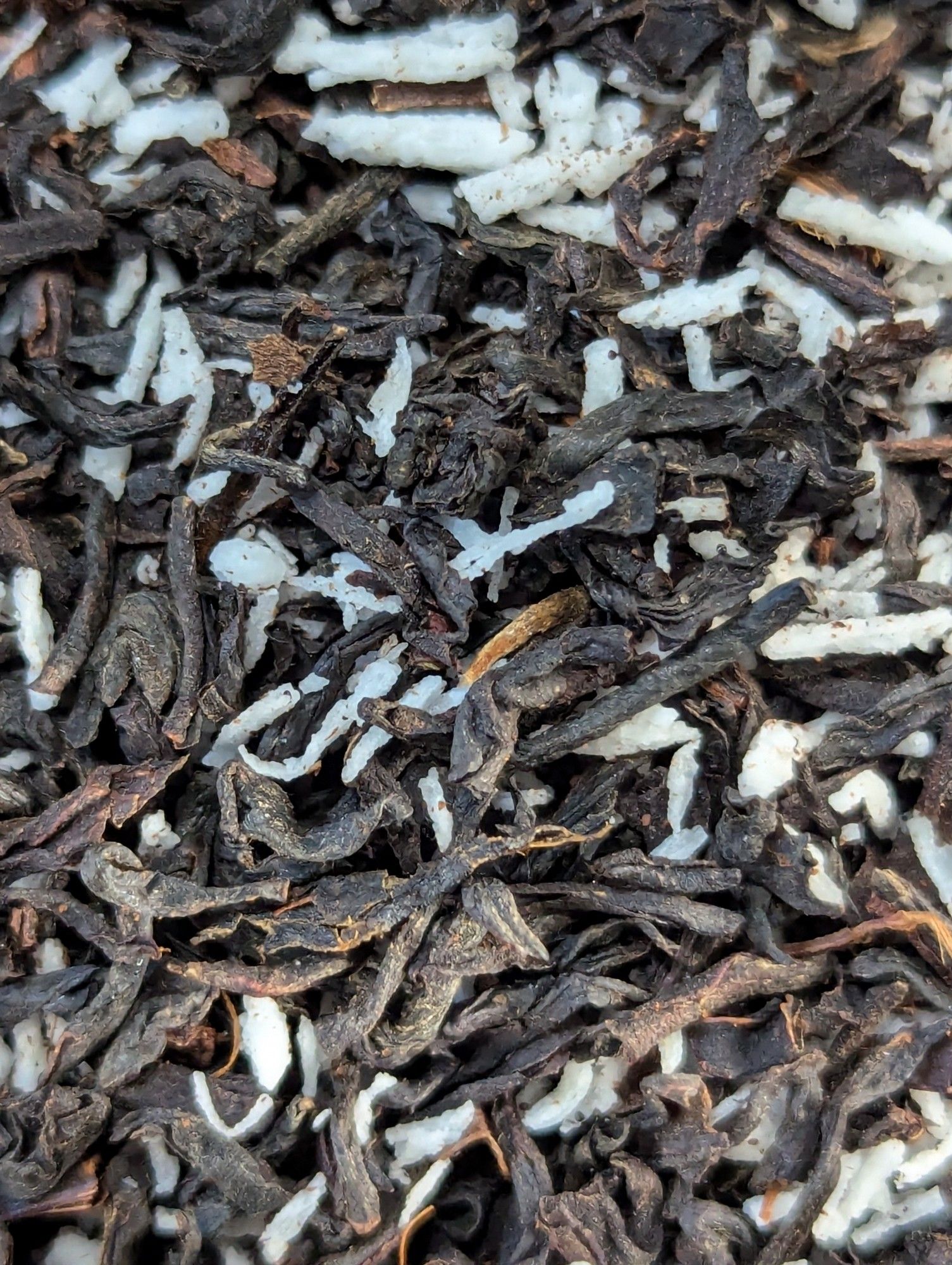 A blend of coconut flakes and earl grey tea.