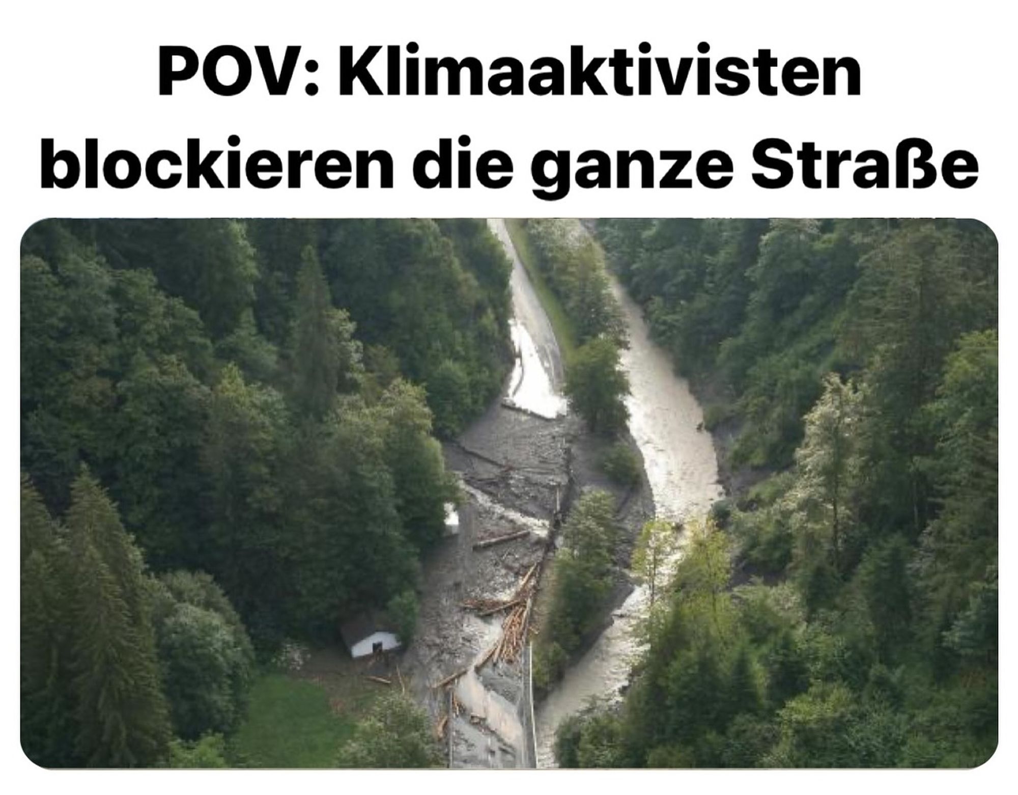 Eine von einer Mure blockierte Straße aus der Vogelperspektive. Dazu der Text: klimaaktivisten blockieren die ganze Straße