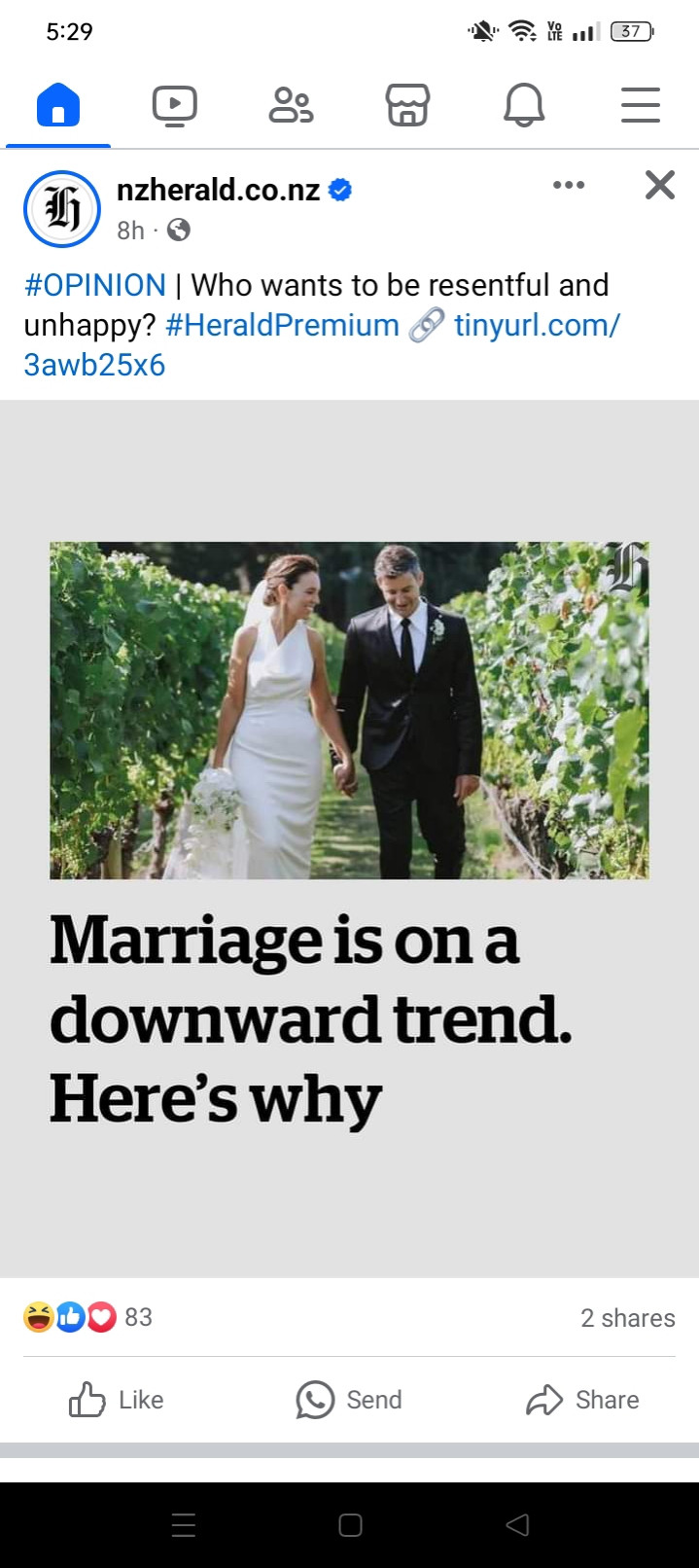 Image of Jacinda and Clarkes wedding day with a headline "marriage is on a downward trend."