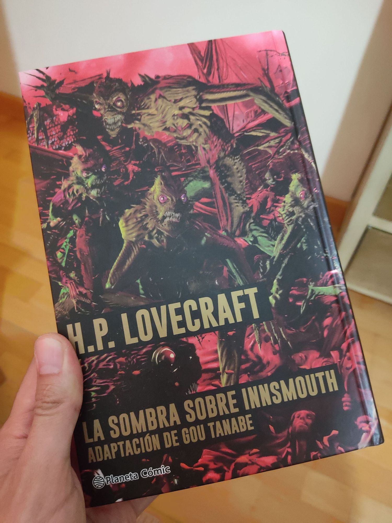 Foto de la portada del manga La Sombra sobre Innsmouth, adaptación de Gou Tanabe de la obra de H.P. Lovecraft.