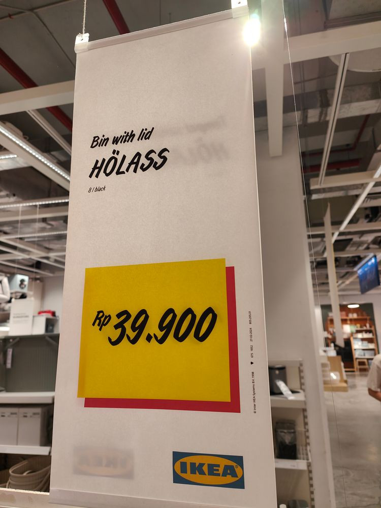 An IKEA banner showing the price for the HÖLASS rubbish bin with lid.