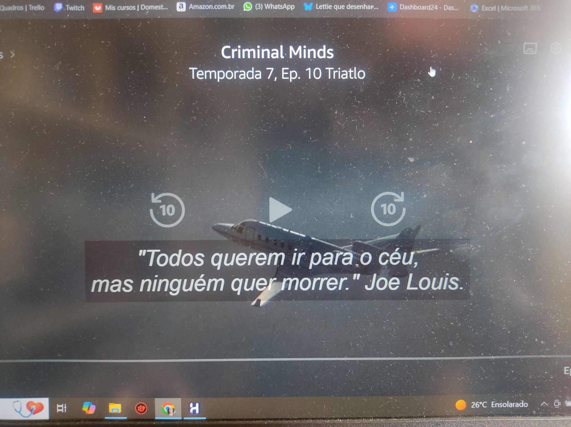 Foto da tela do meu notebook, onde está passando o décimo episódio da sétima temporada de Mentes Criminosas. A frase que abre o episódio é "Todos querem ir para o céu, mas ninguém quer morrer" de Joe Louis.