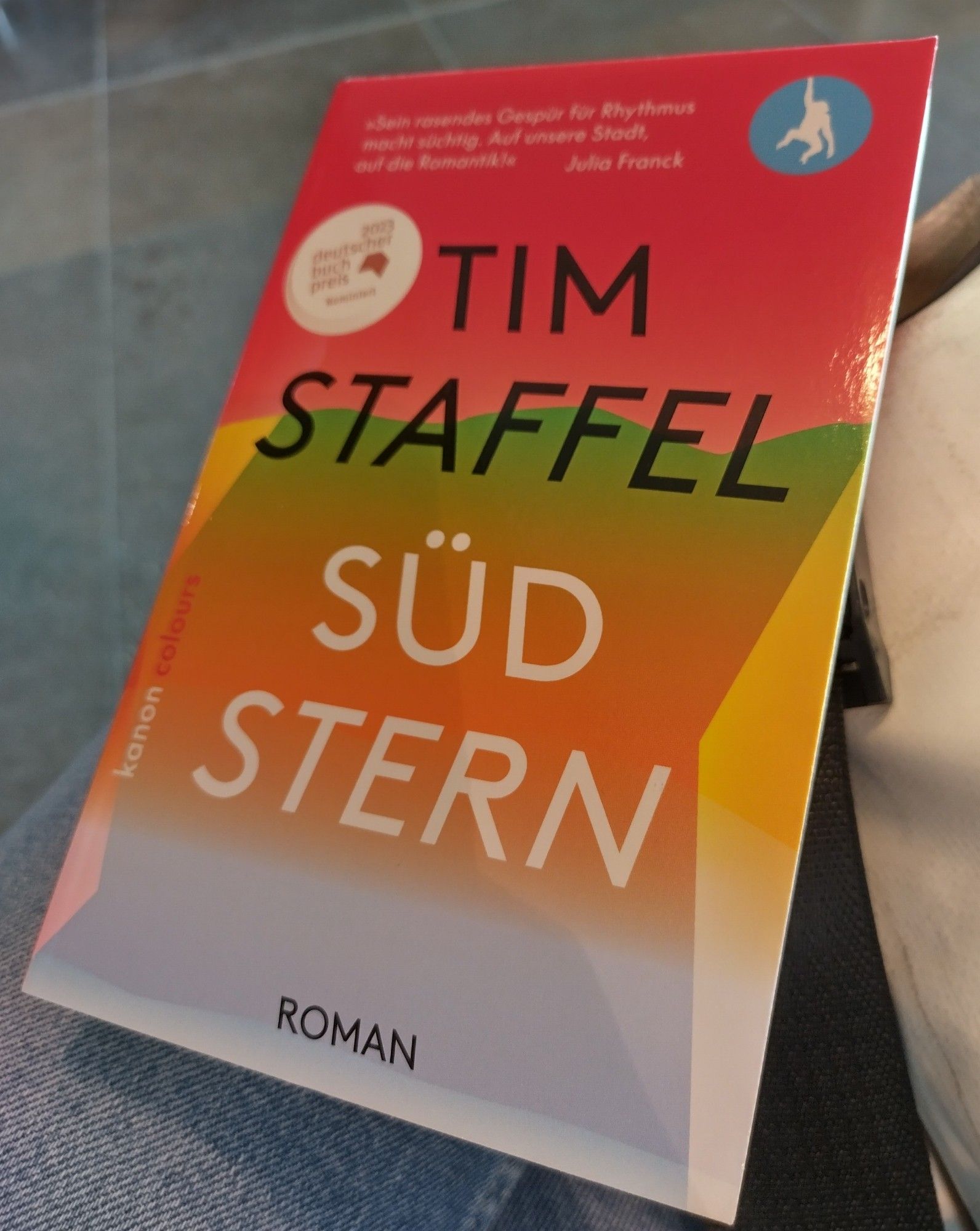 Bunter Umschlag von Tim Staffels Buch "Südstern"