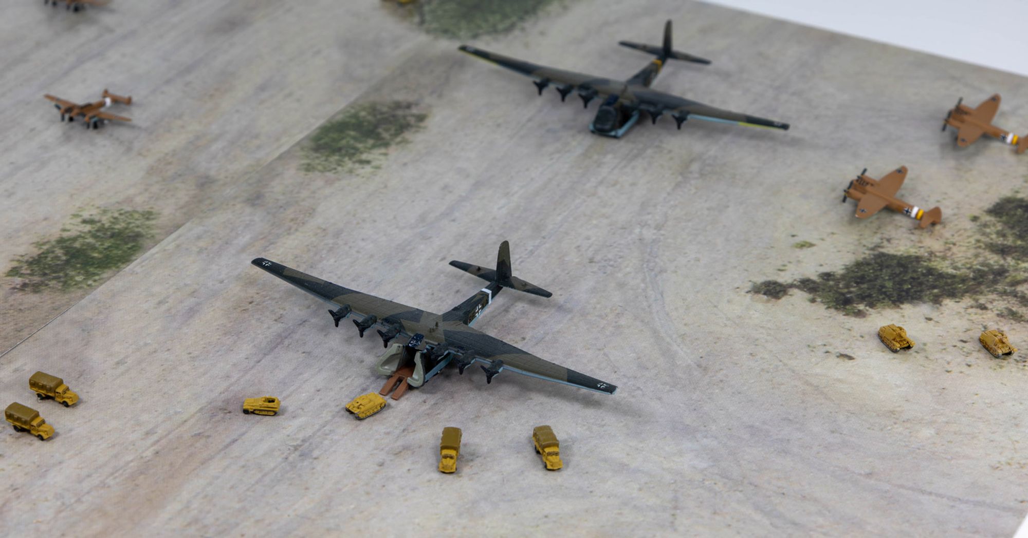 SPS33「1/700 ドイツアフリカ軍団(航空輸送作戦)」の組み立て/塗装の例